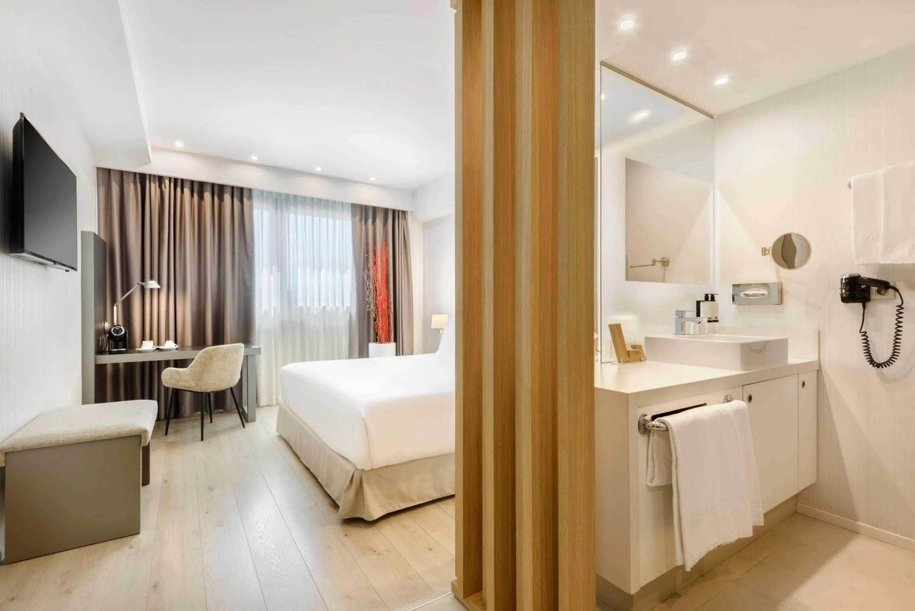 Bedroom, Bed in Occidental Bilbao