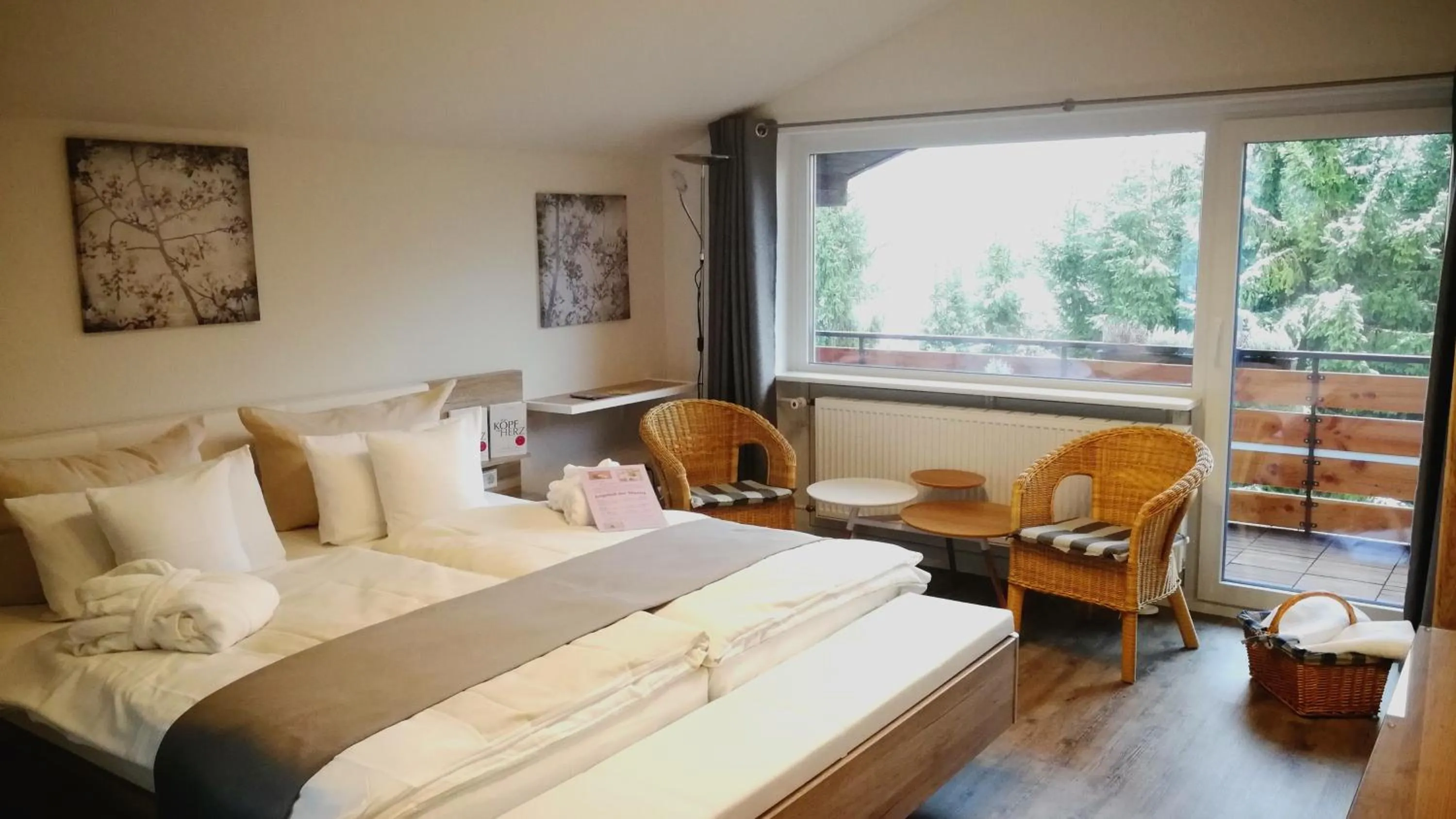 Photo of the whole room, Bed in Forsters Schwarzwald Hof - Resort-Hotel&Pension