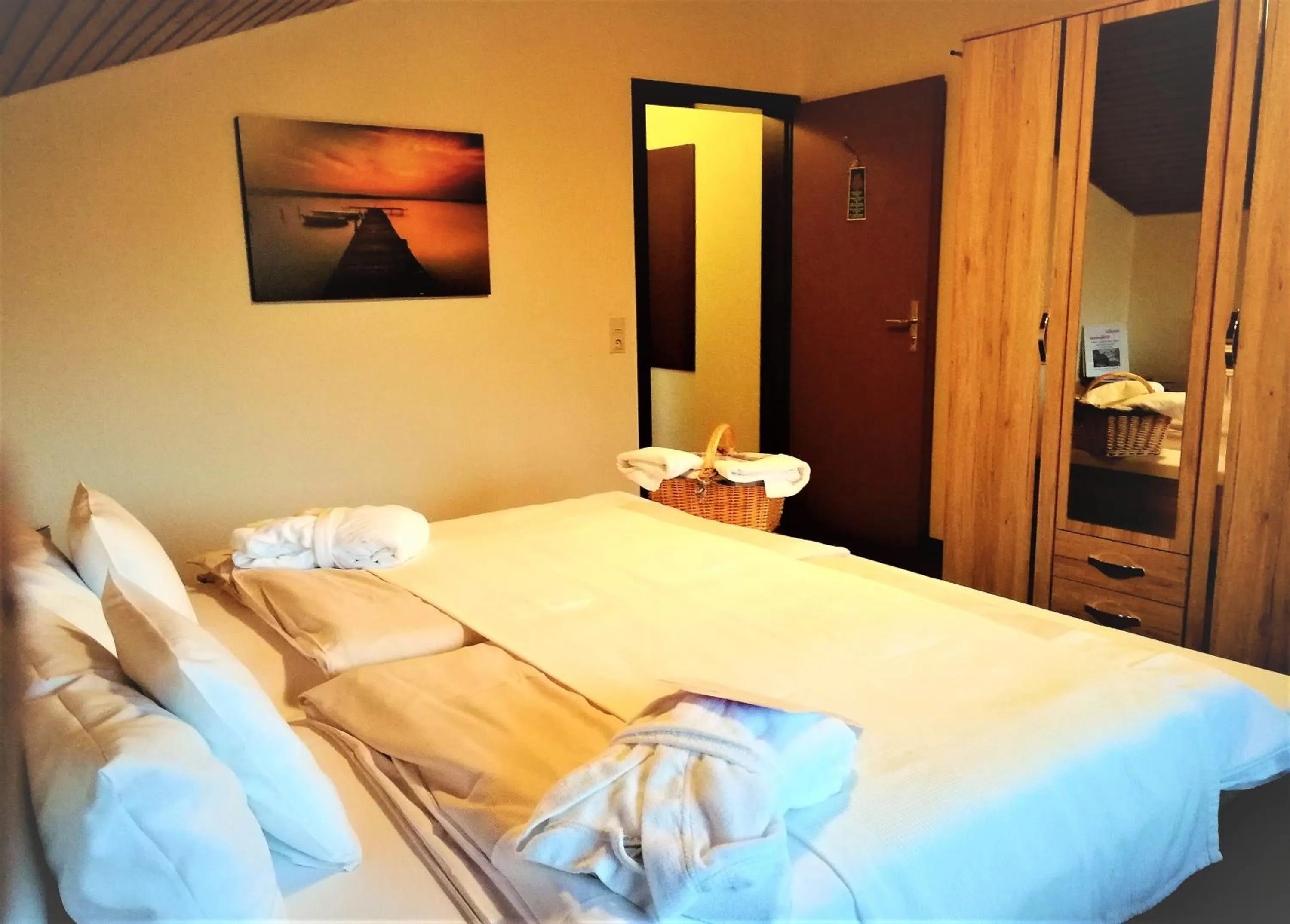 Photo of the whole room, Bed in Forsters Schwarzwald Hof - Resort-Hotel&Pension