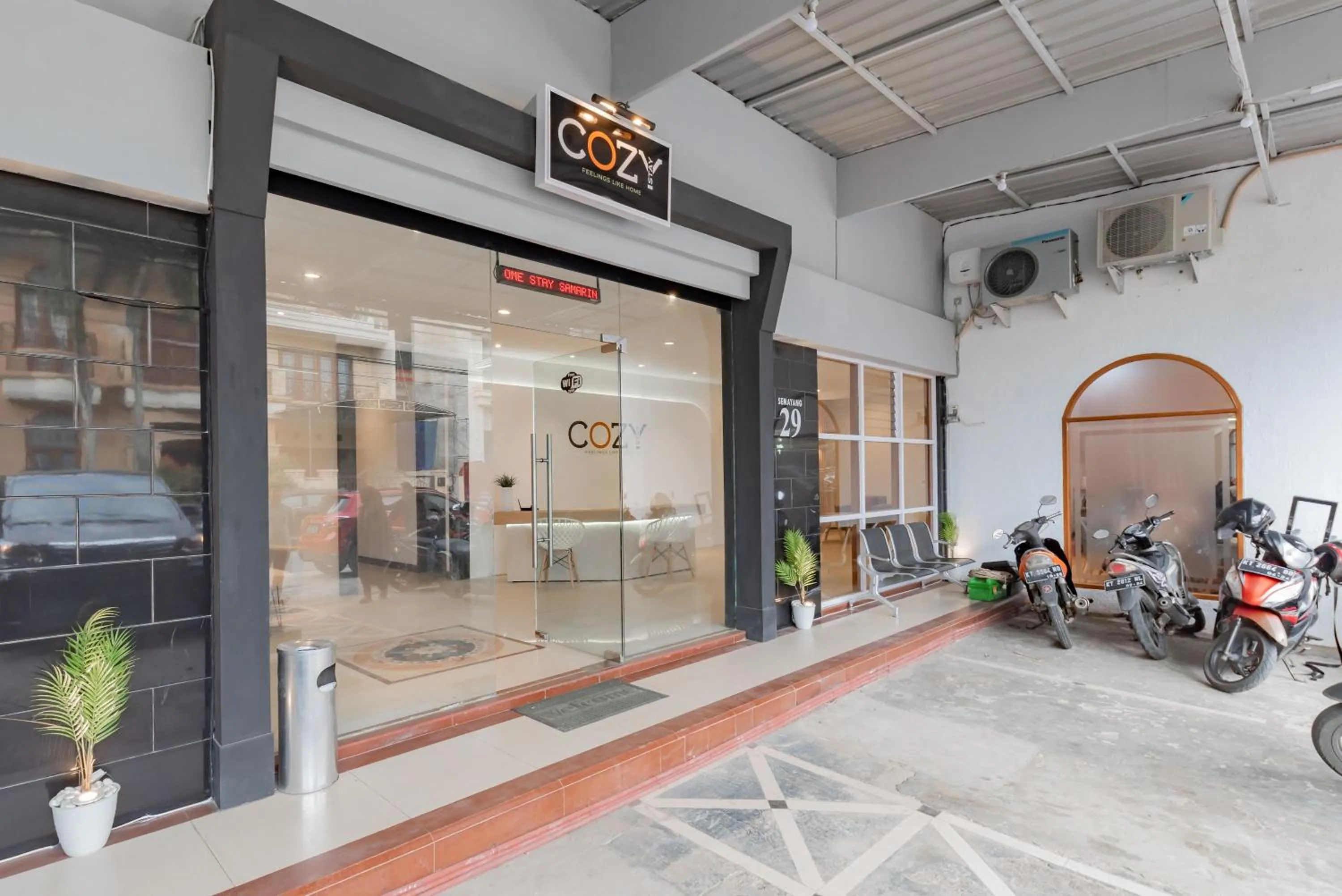 Facade/entrance in Urbanview Hotel Cozy Samarinda by RedDoorz