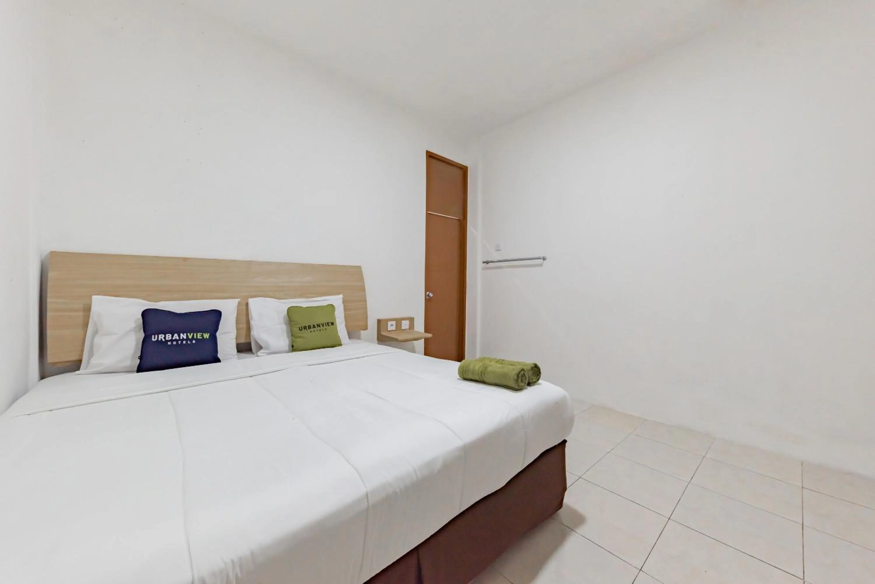 Bedroom, Bed in Urbanview Hotel Cozy Samarinda by RedDoorz