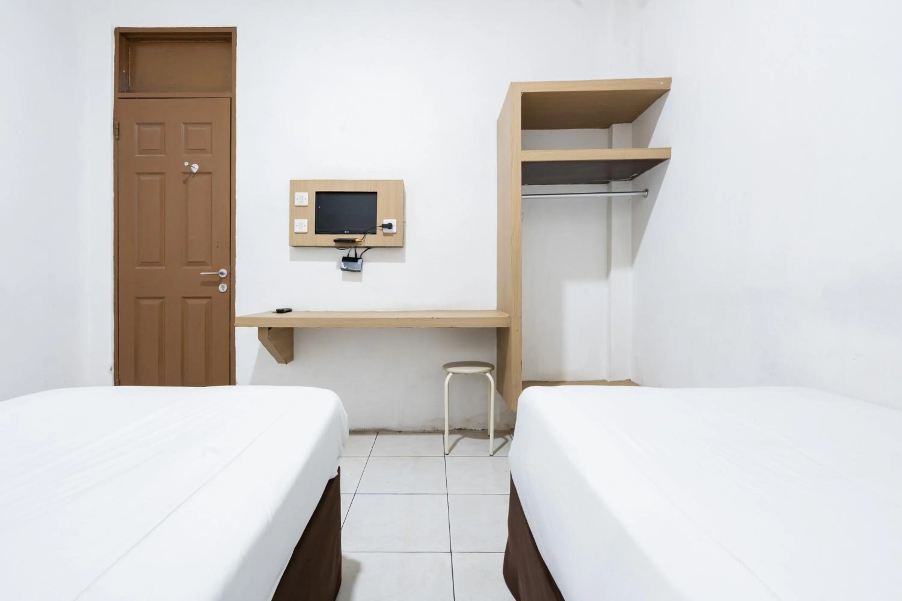 Bedroom, Bed in Urbanview Hotel Cozy Samarinda by RedDoorz