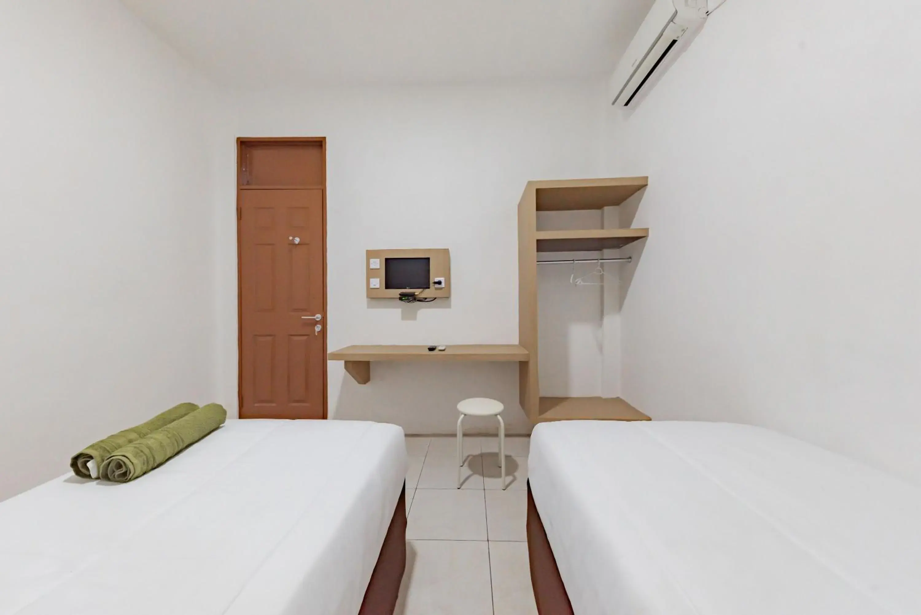 Superior Twin Room in Urbanview Hotel Cozy Samarinda by RedDoorz Superior Twin Room in Urbanview Hotel Cozy Samarinda by RedDoorz