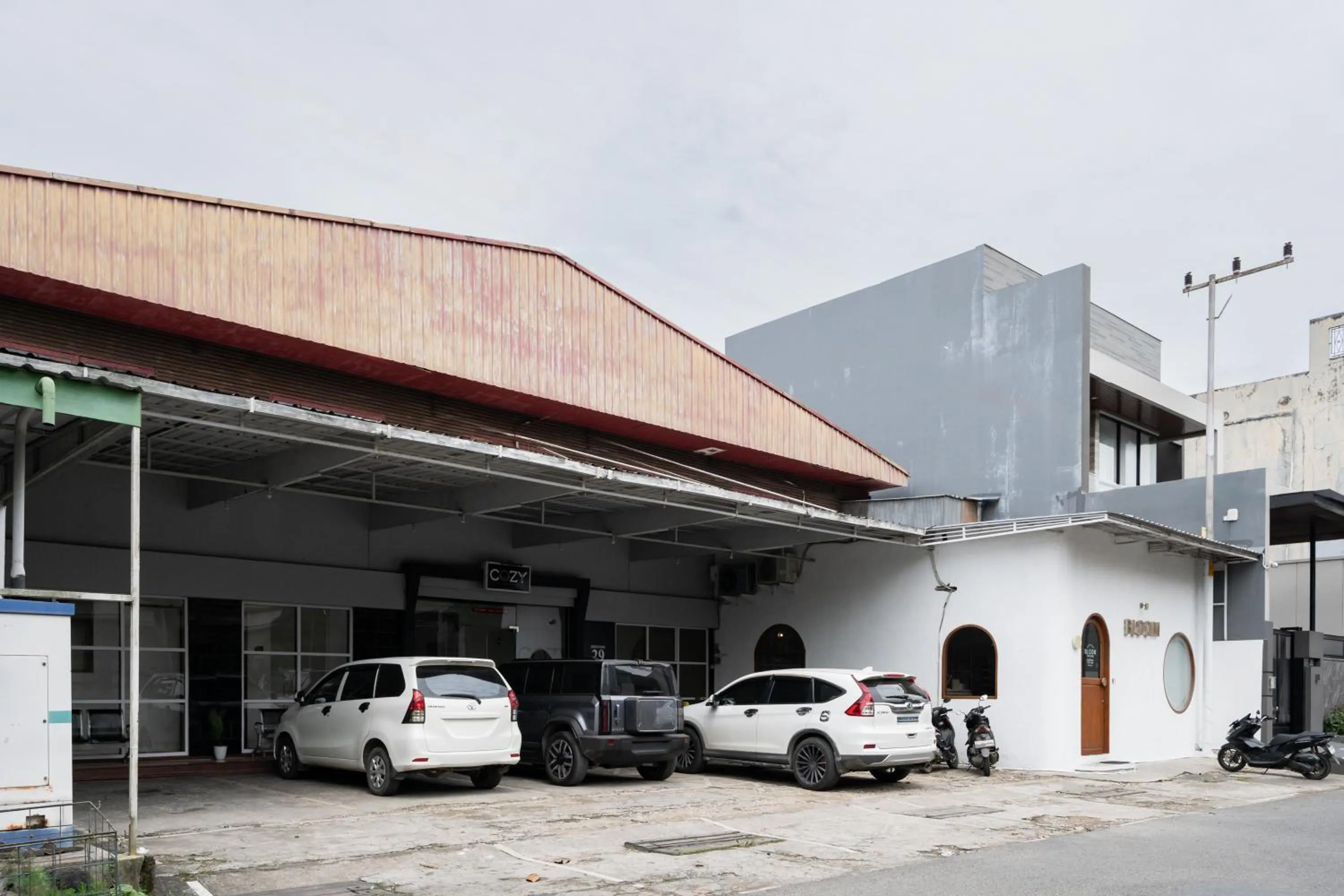 Parking in Urbanview Hotel Cozy Samarinda by RedDoorz