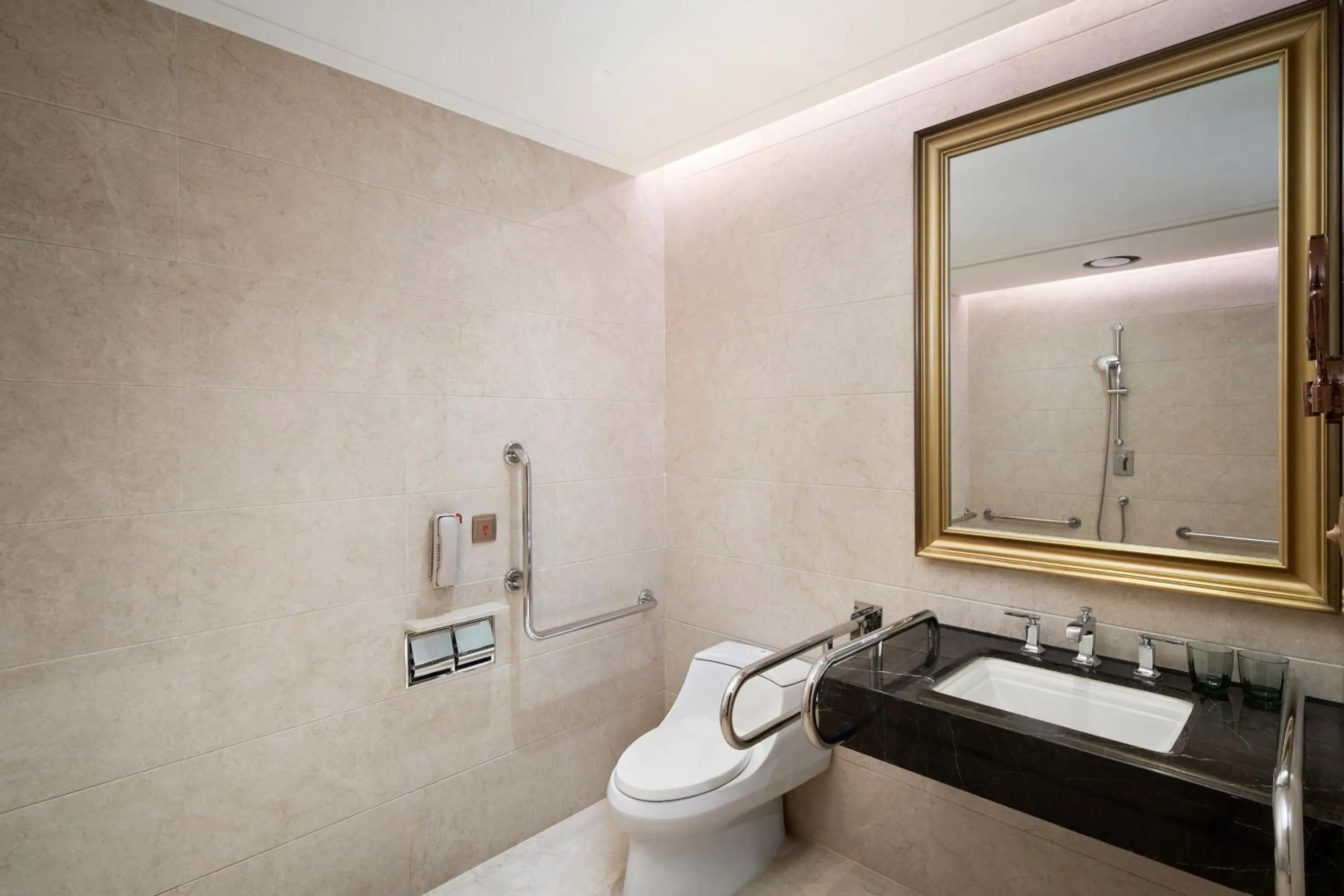 Bathroom in Sheraton Shantou Hotel