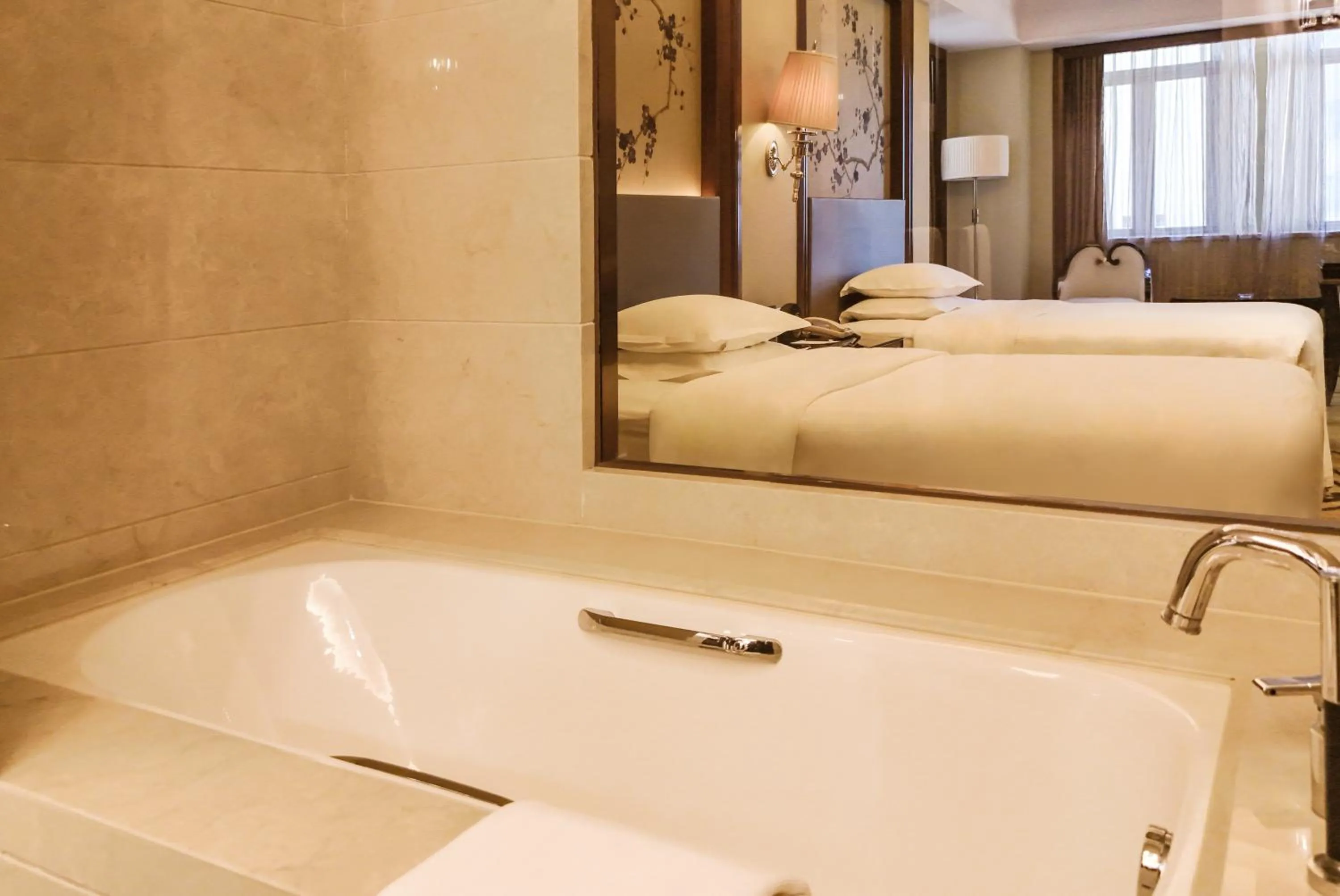 Bathroom, Bed in Sheraton Shantou Hotel