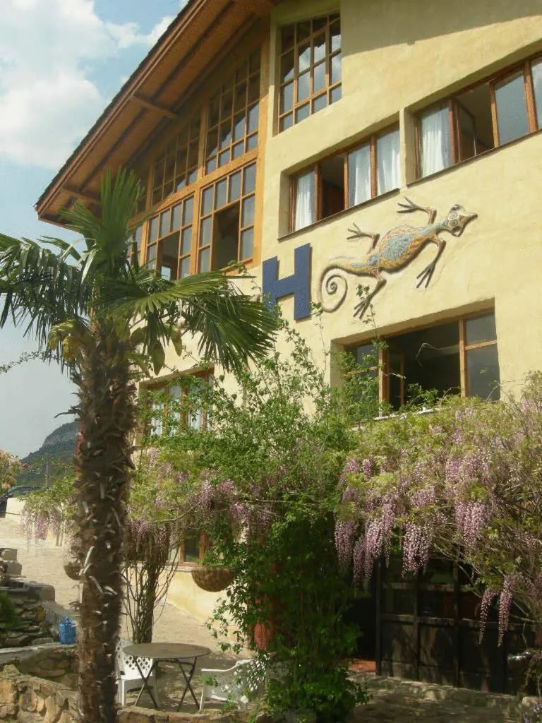 Property building in Hotel Torrecerredo
