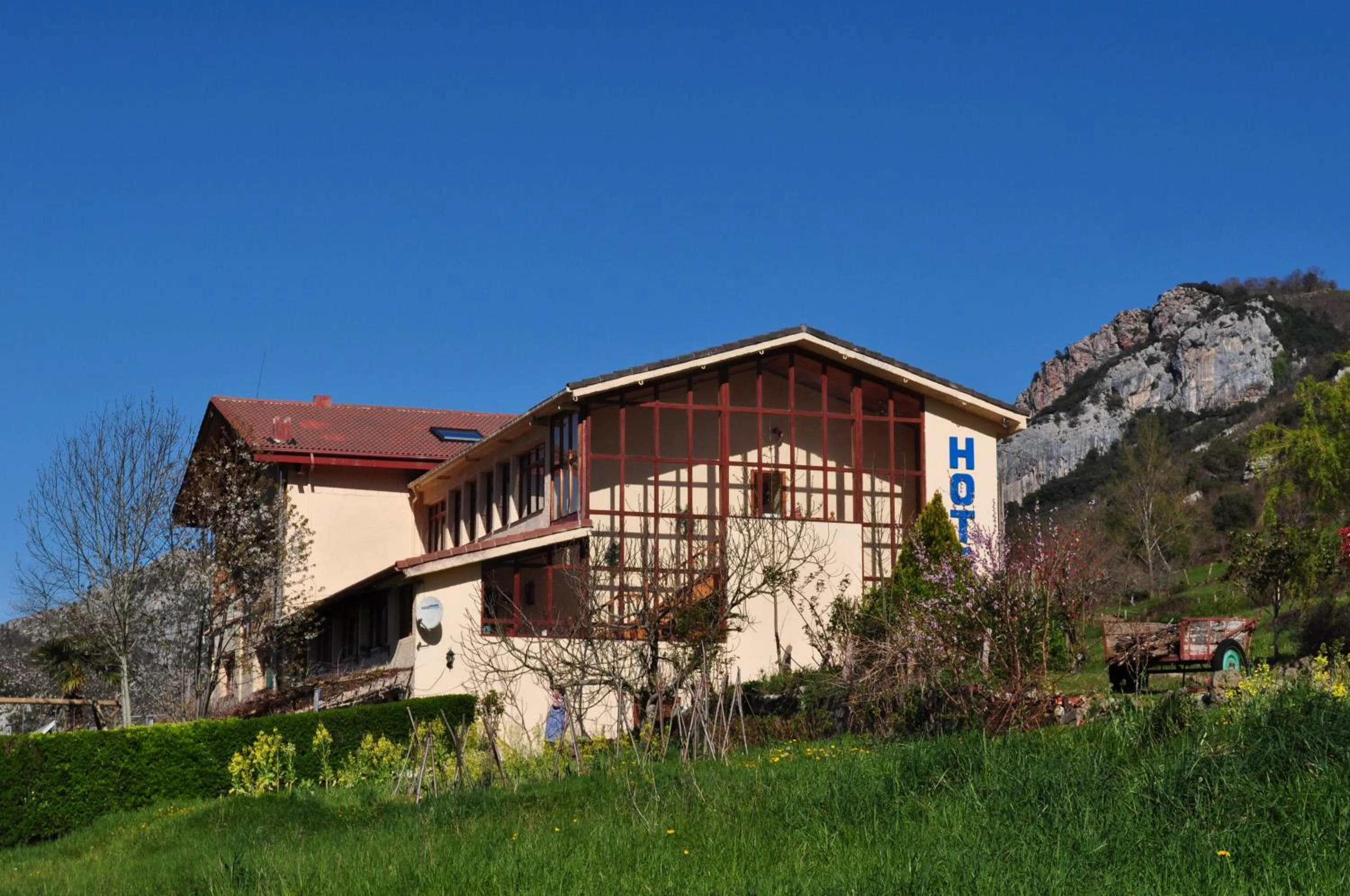 Property building in Hotel Torrecerredo