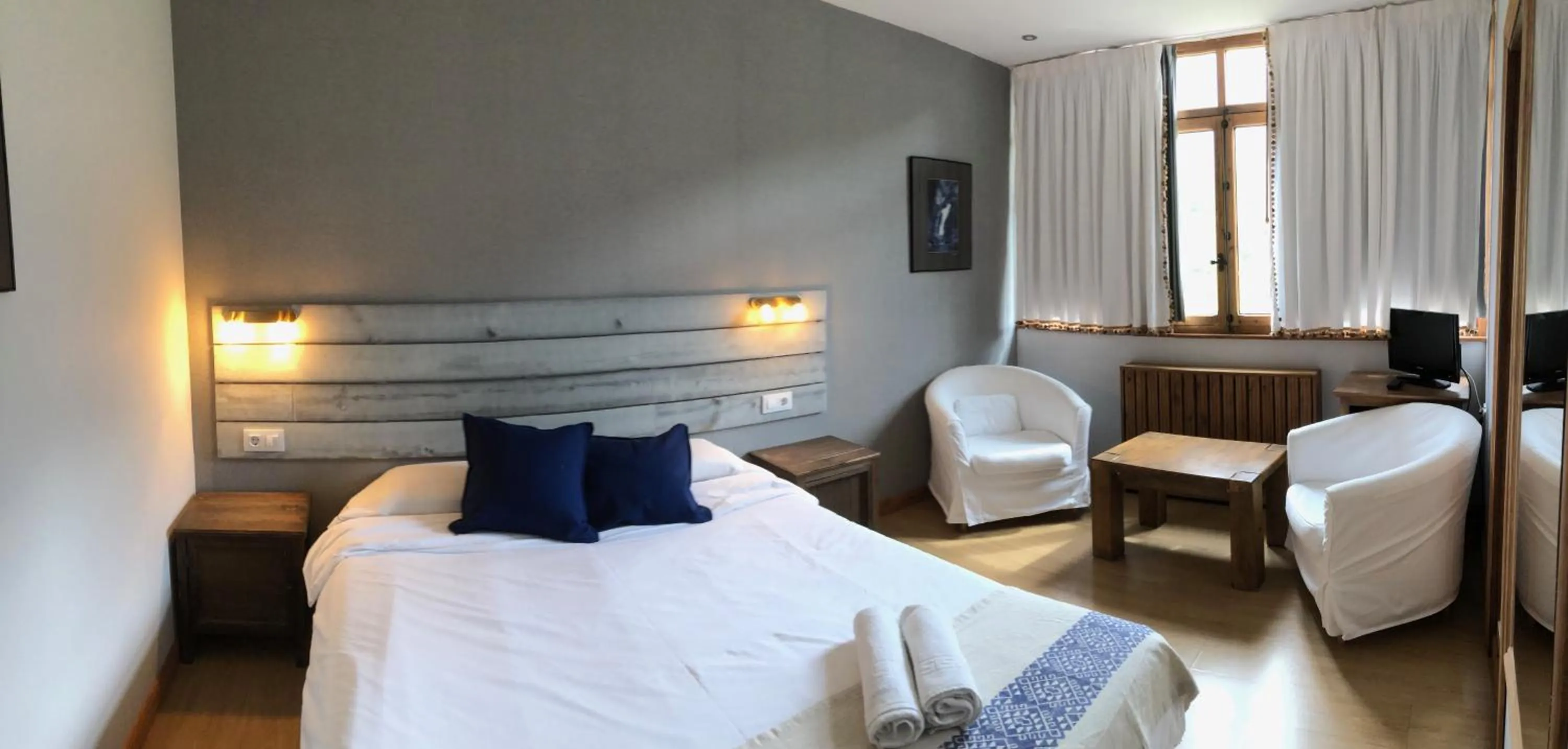 Photo of the whole room, Bed in Hotel Torrecerredo