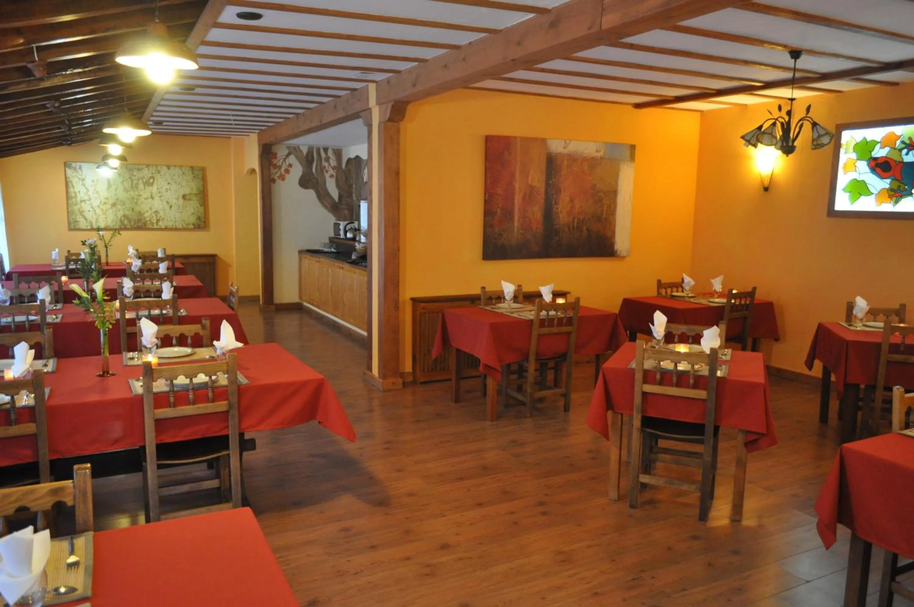 Restaurant/places to eat in Hotel Torrecerredo