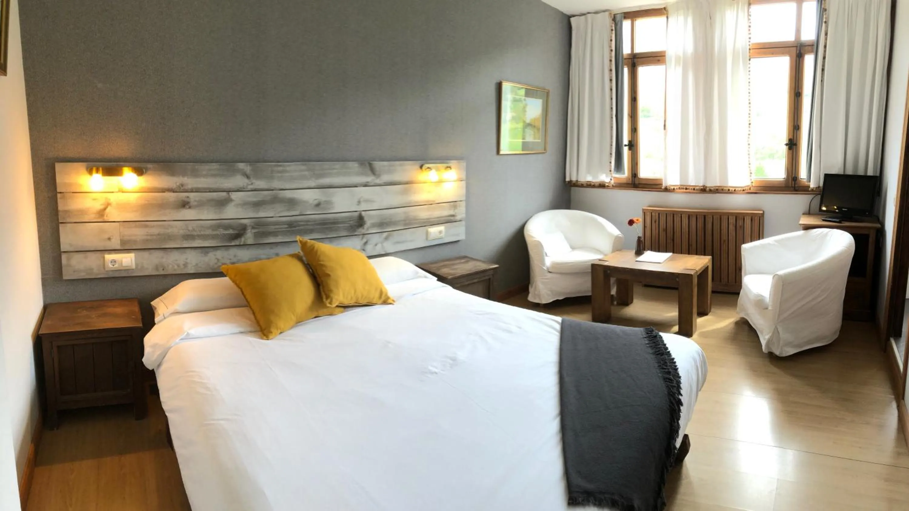 Bed in Hotel Torrecerredo