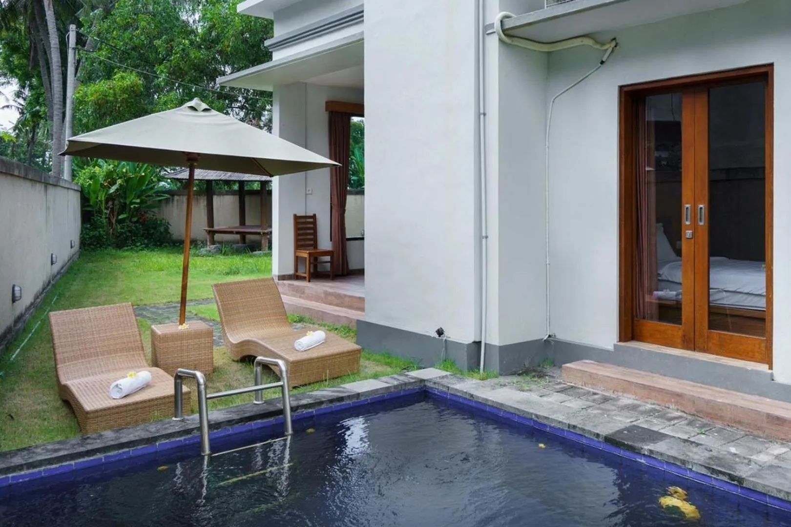 Swimming pool in Ariana Beach Resort Amed Bali