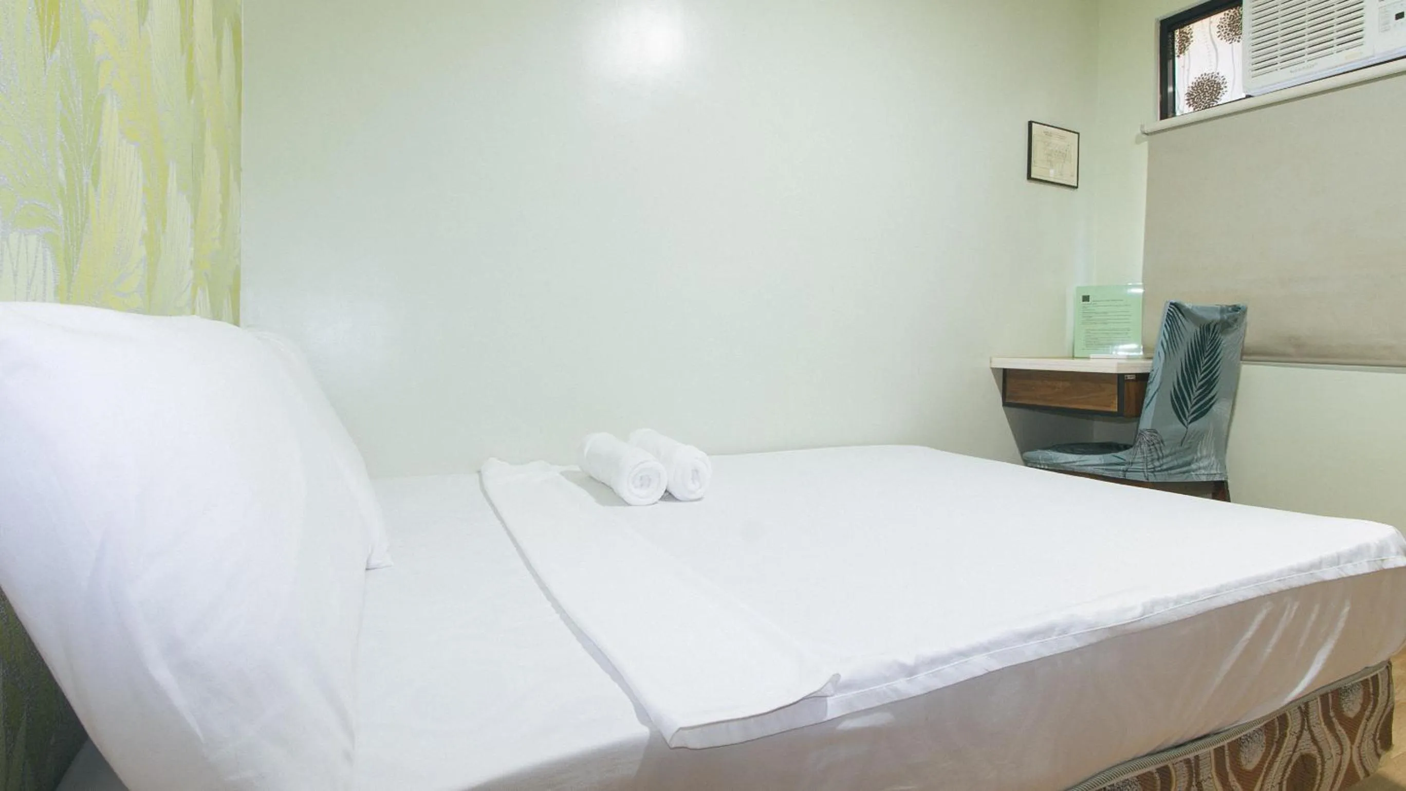 Bed in Mahayahay Lodge and Restaurant