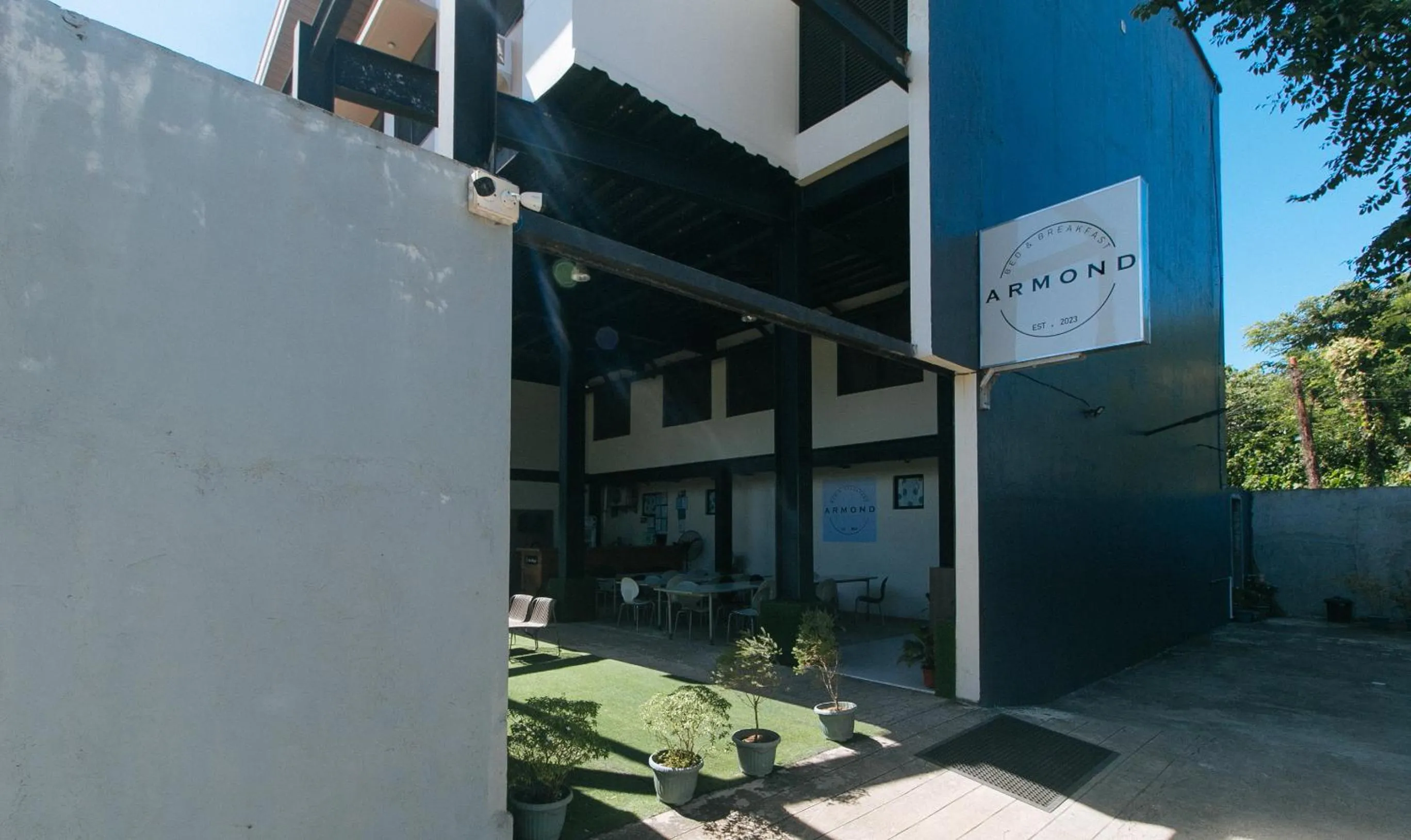 Property building in Mahayahay Lodge and Restaurant