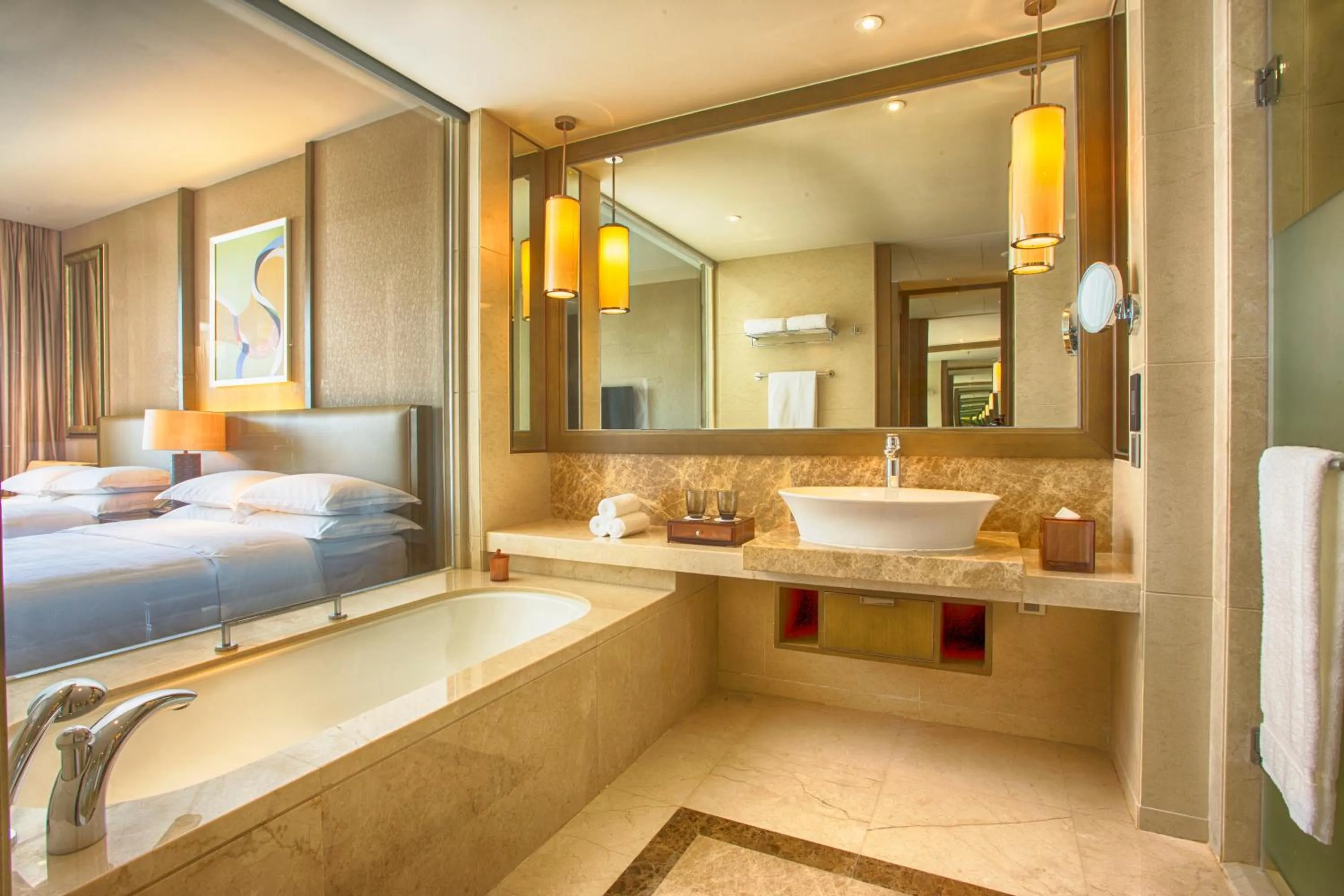 Bathroom, Bed in Sheraton Huizhou Bailuhu
