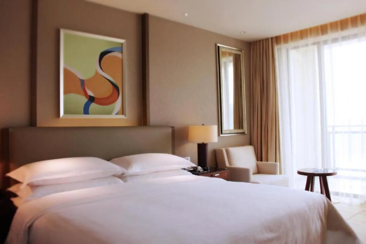 Bed in Sheraton Huizhou Bailuhu