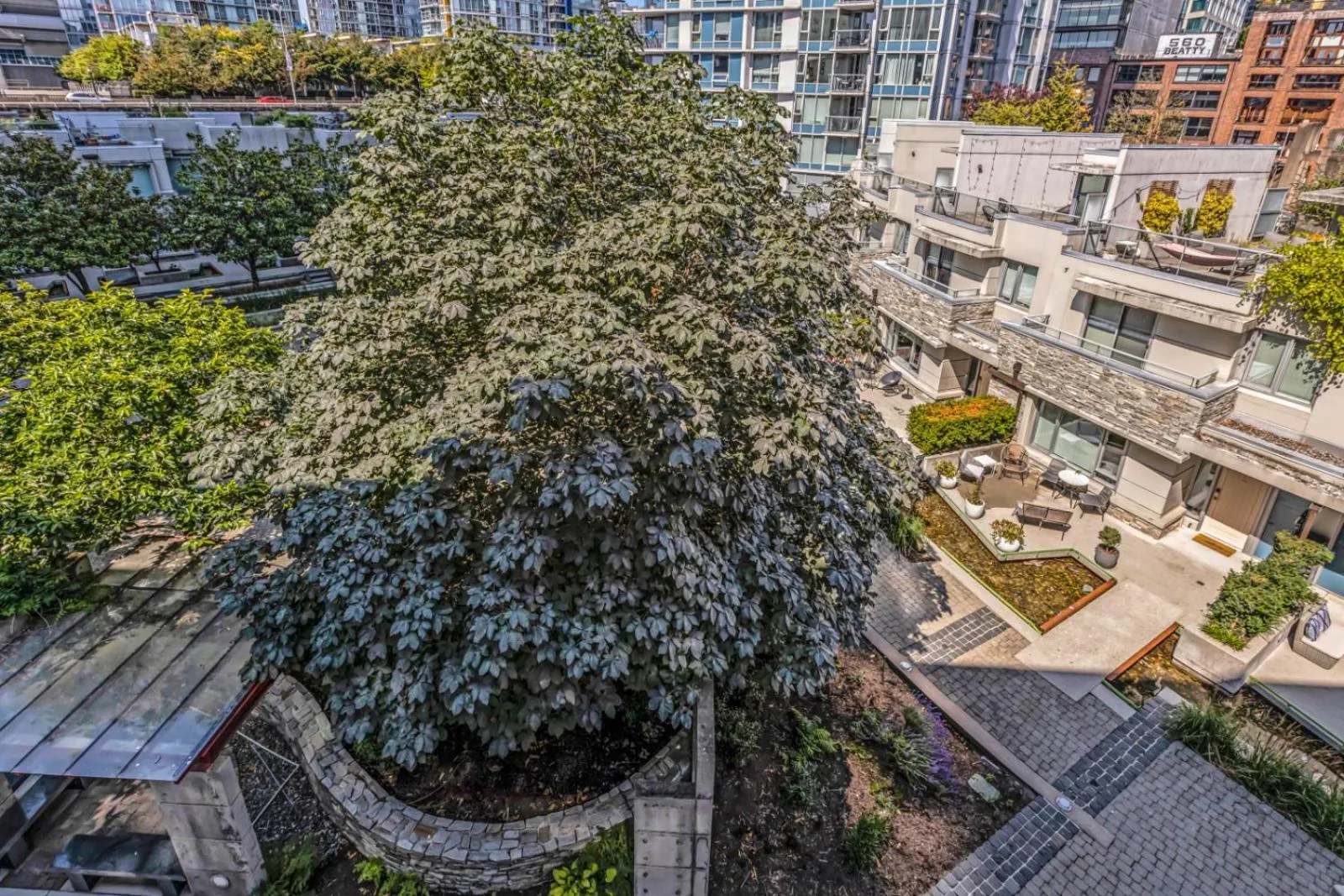 Garden in Gastown Downtown Apartment very central