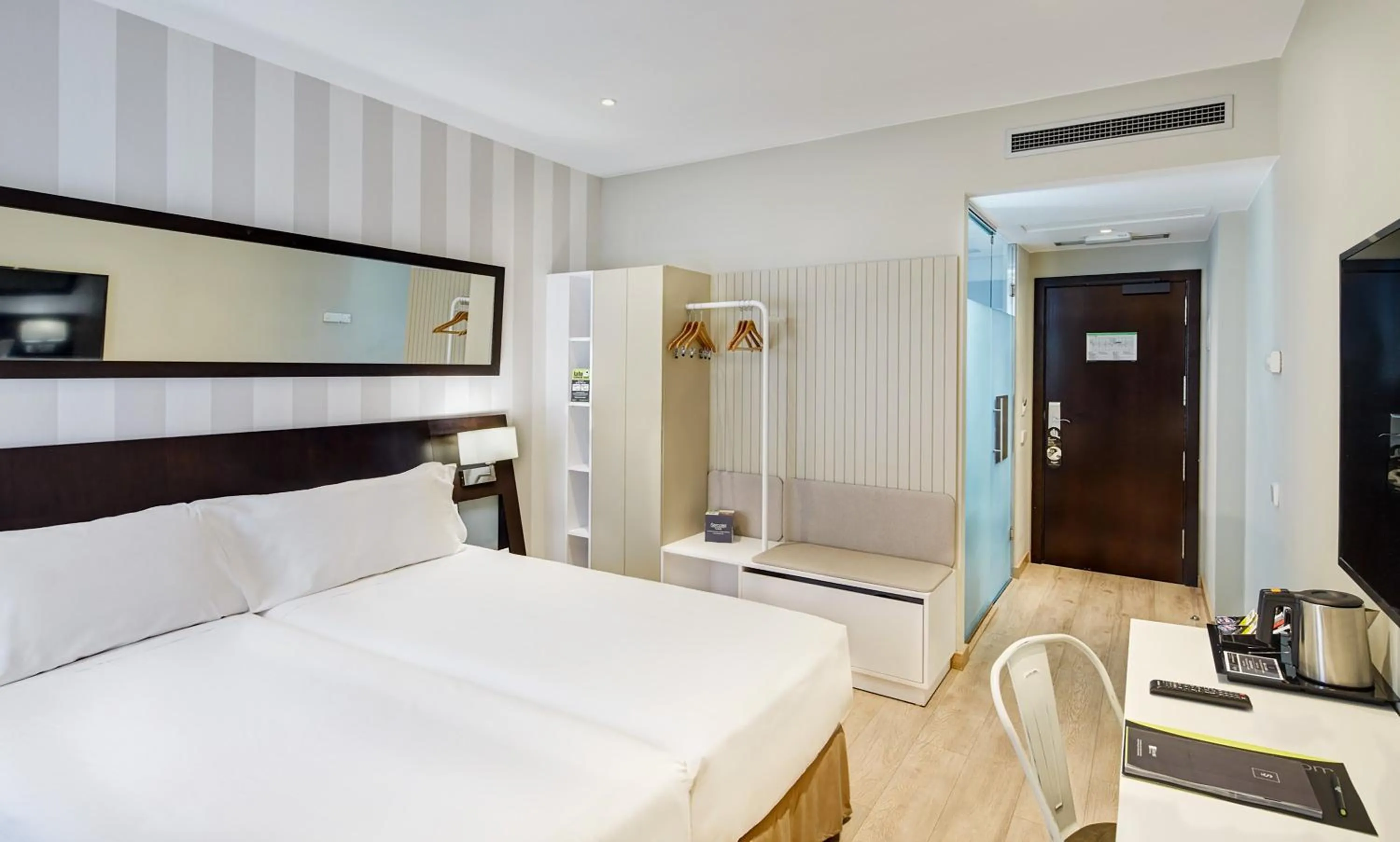 Photo of the whole room, Bed in Sercotel Madrid Aeropuerto