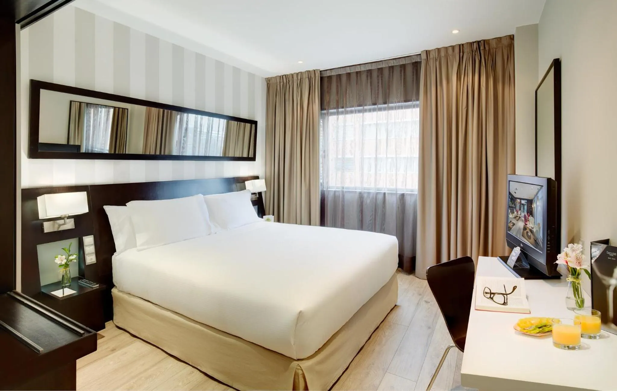 Photo of the whole room, Bed in Sercotel Madrid Aeropuerto