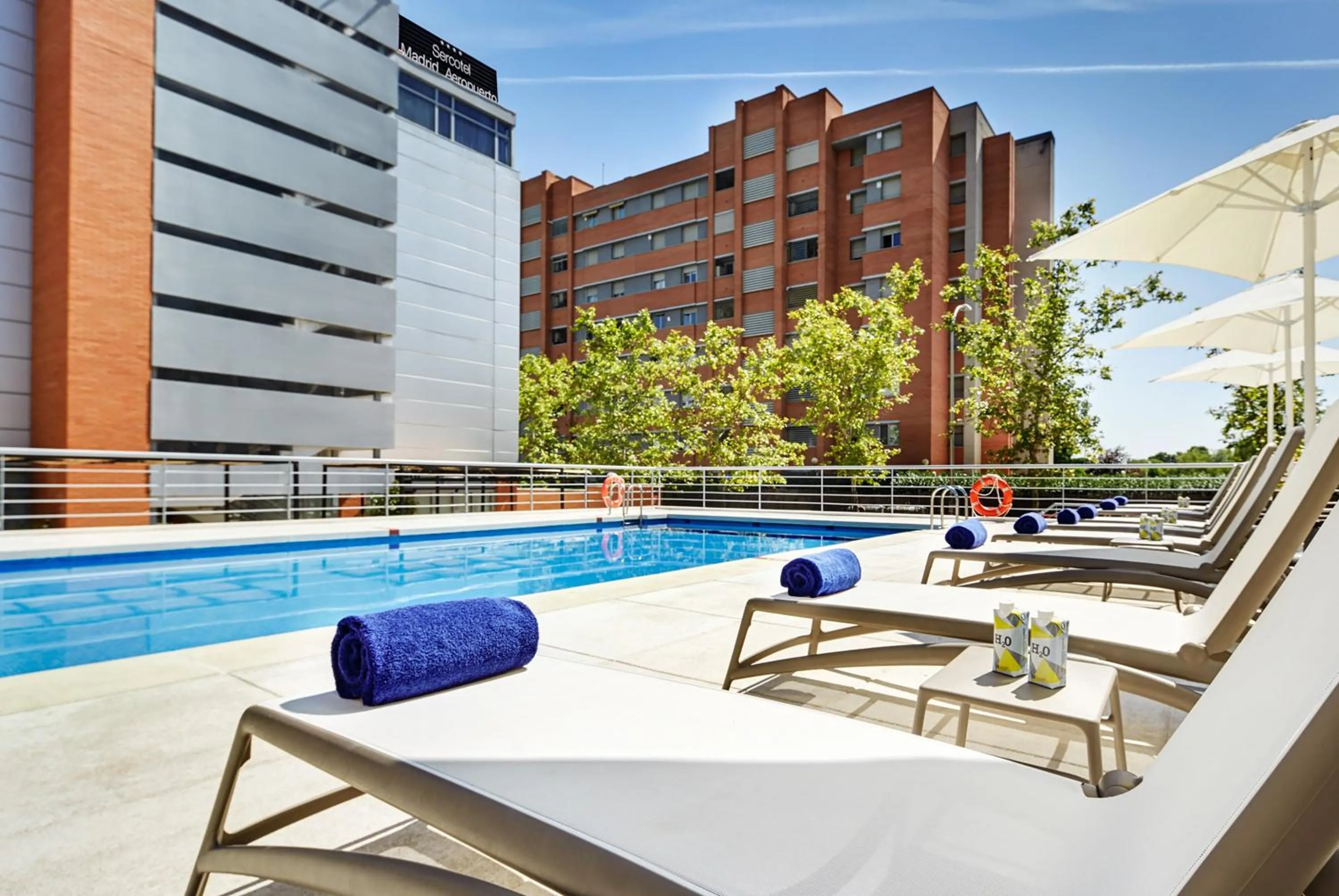 Swimming pool in Sercotel Madrid Aeropuerto