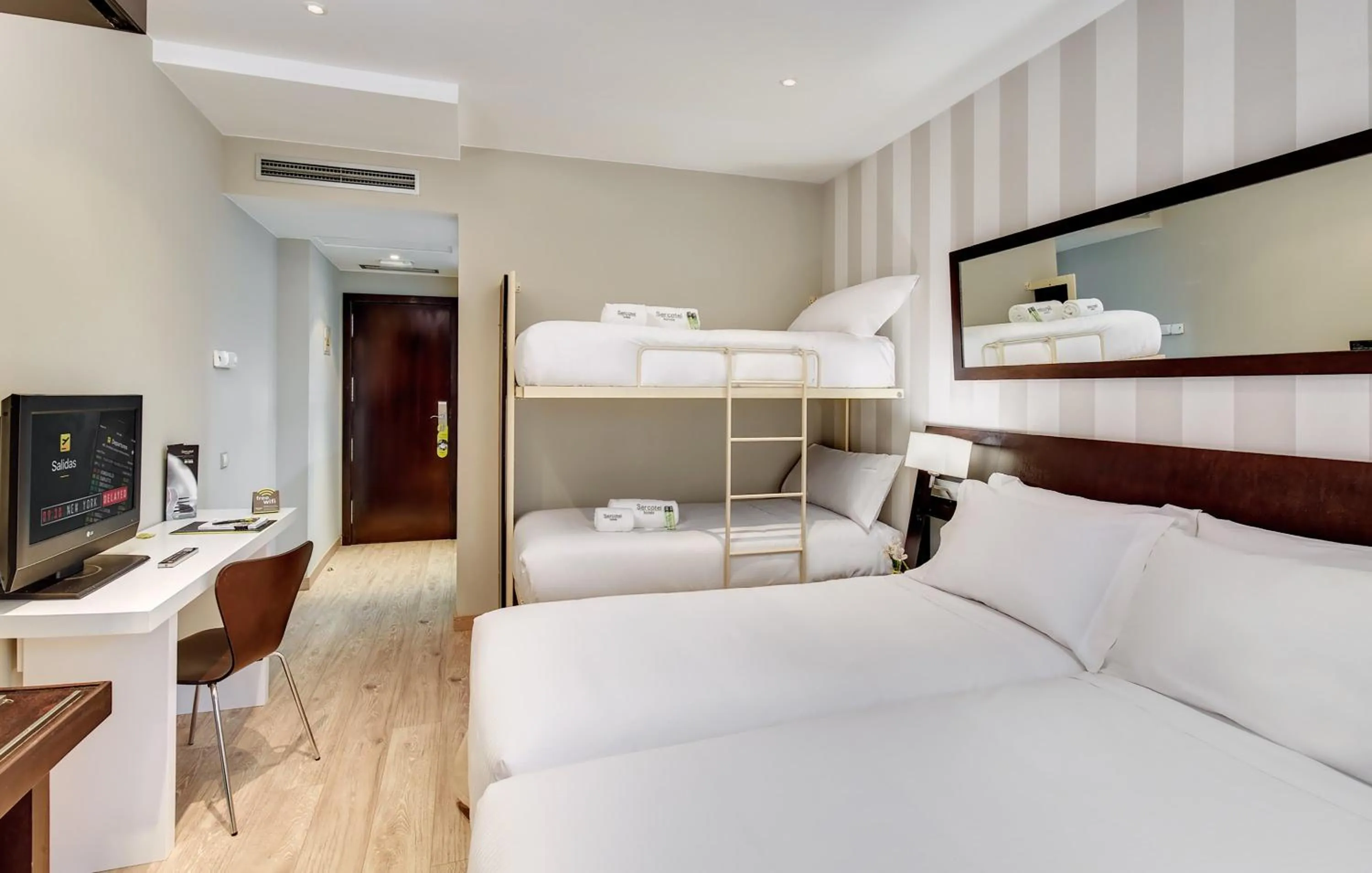 Photo of the whole room, Bed in Sercotel Madrid Aeropuerto
