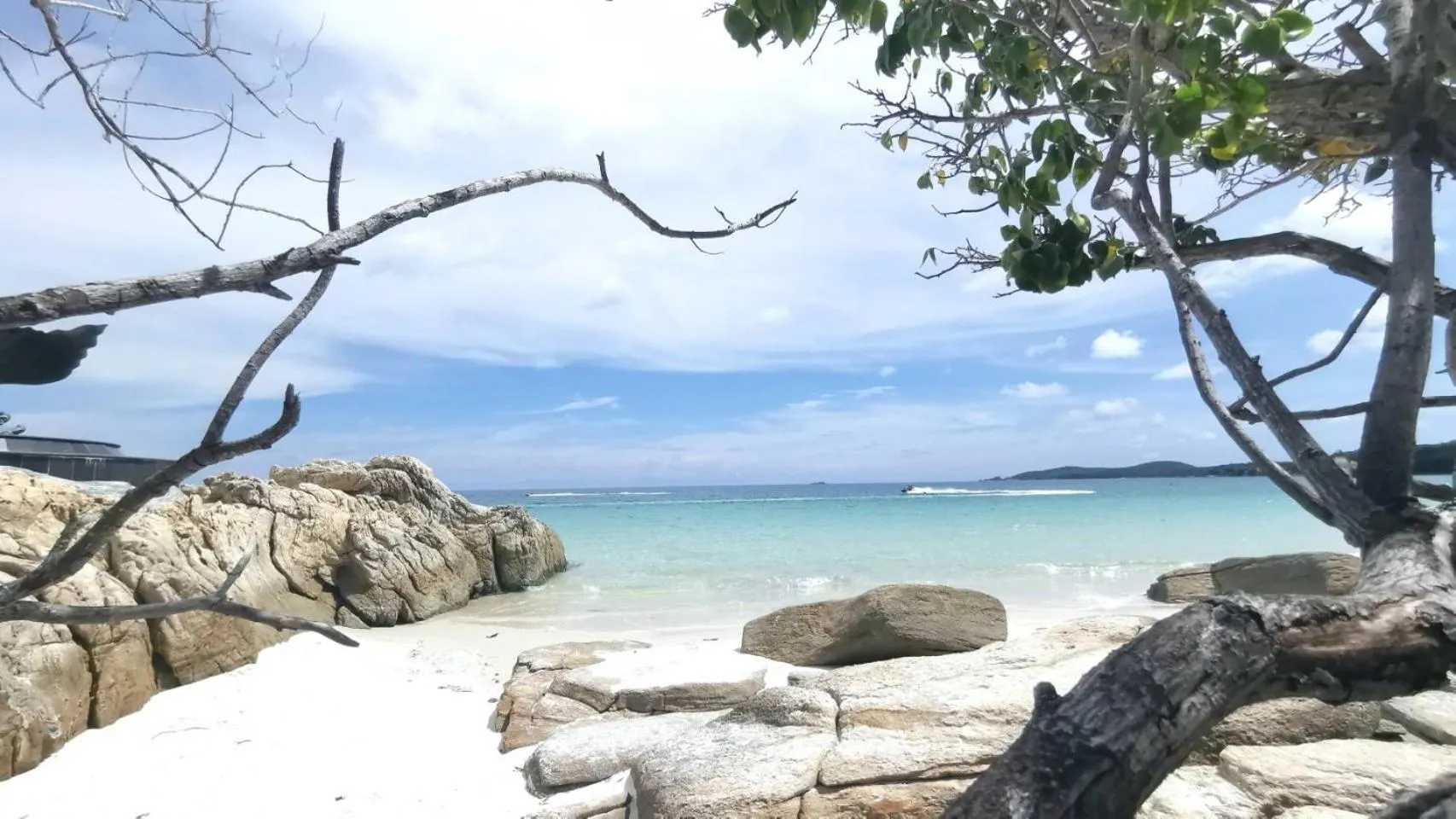 Beach in Green Bay Samed Resort