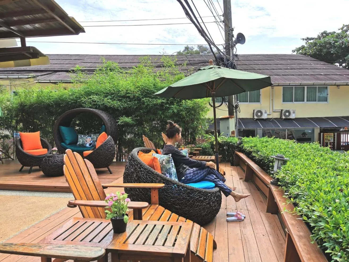 Seating area in Green Bay Samed Resort