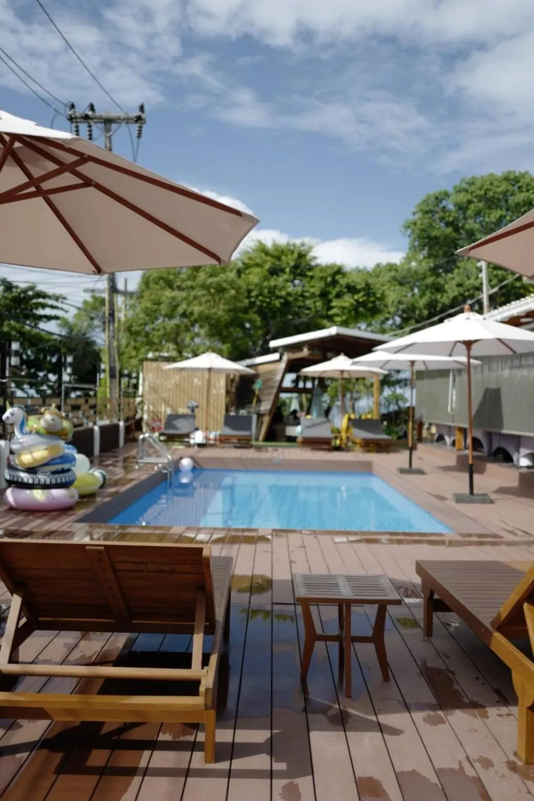 Swimming pool in Green Bay Samed Resort