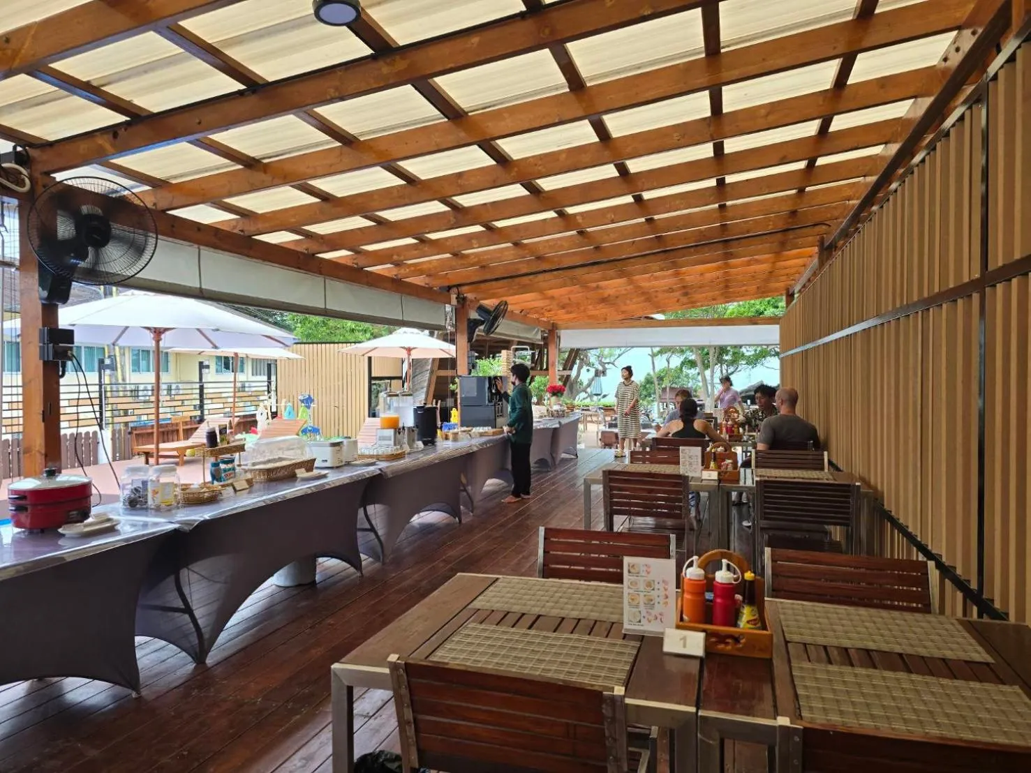 Breakfast in Green Bay Samed Resort