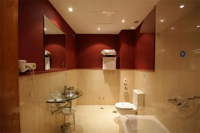 Bathroom in Ateneo Puerta del Sol