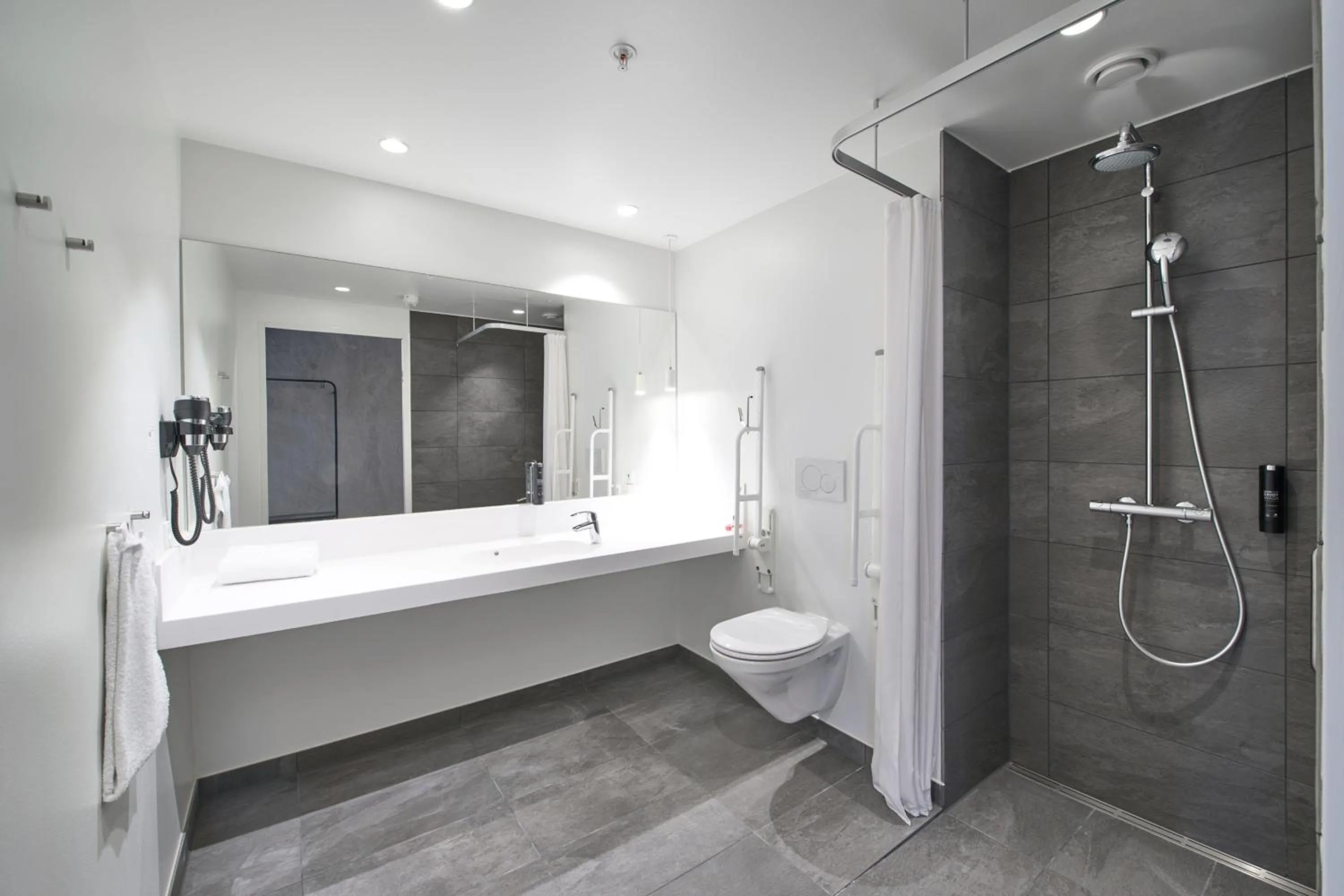Bathroom in Four Points Flex by Sheraton Vejle