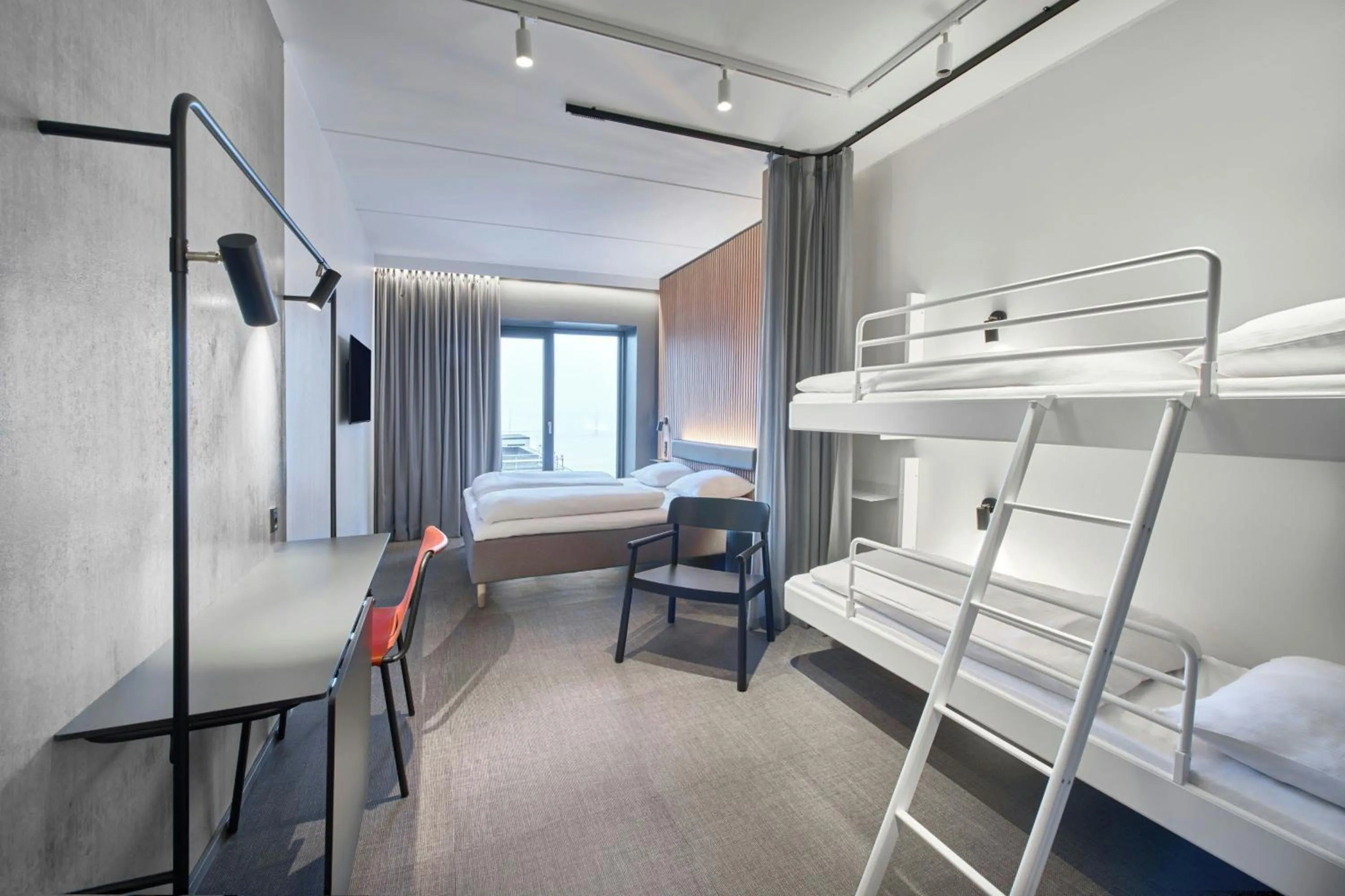 Photo of the whole room, Bed in Four Points Flex by Sheraton Vejle