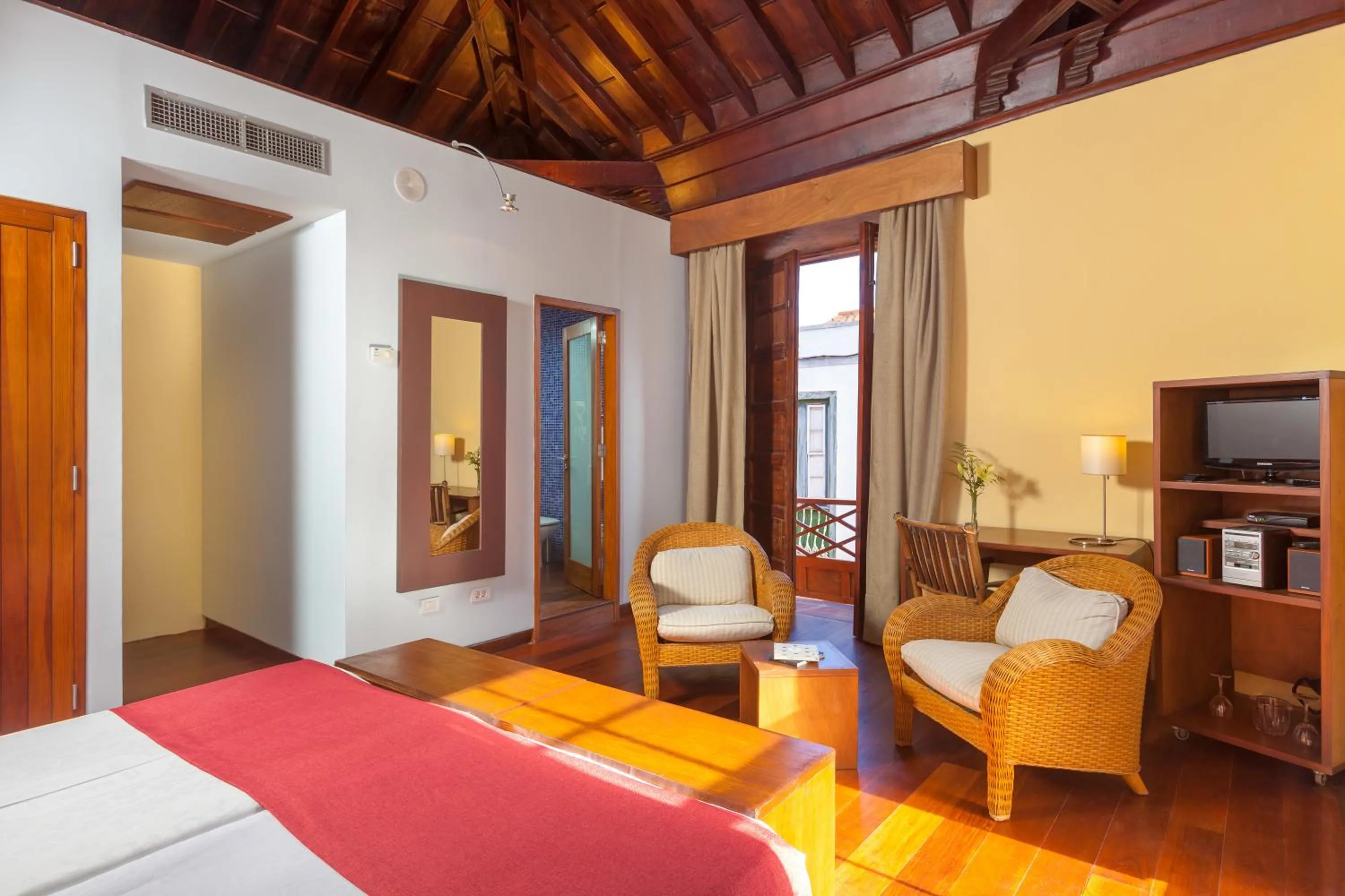 Photo of the whole room, Bed in Hotel LIVVO La Quinta Roja