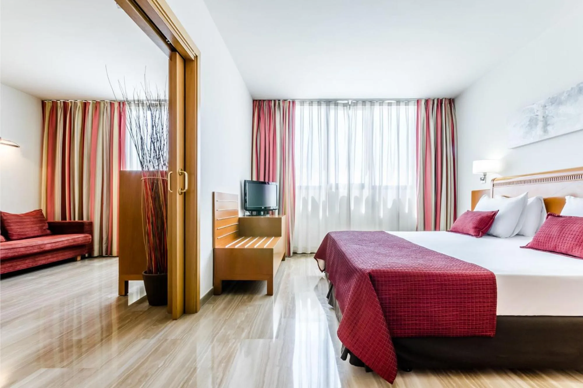 Communal lounge/ TV room, Bed in Exe Barbera Parc