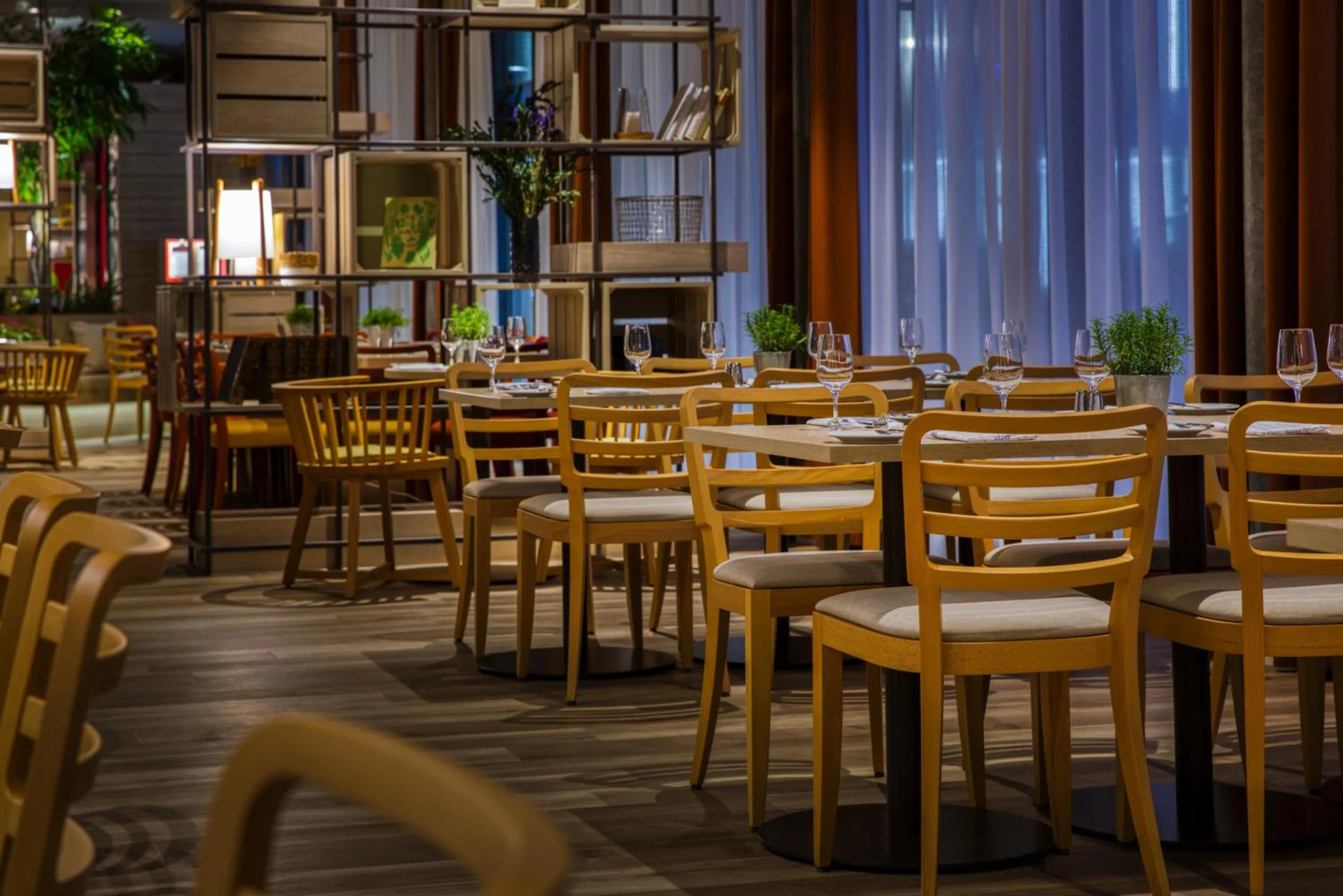 Restaurant/places to eat in IntercityHotel Geneva