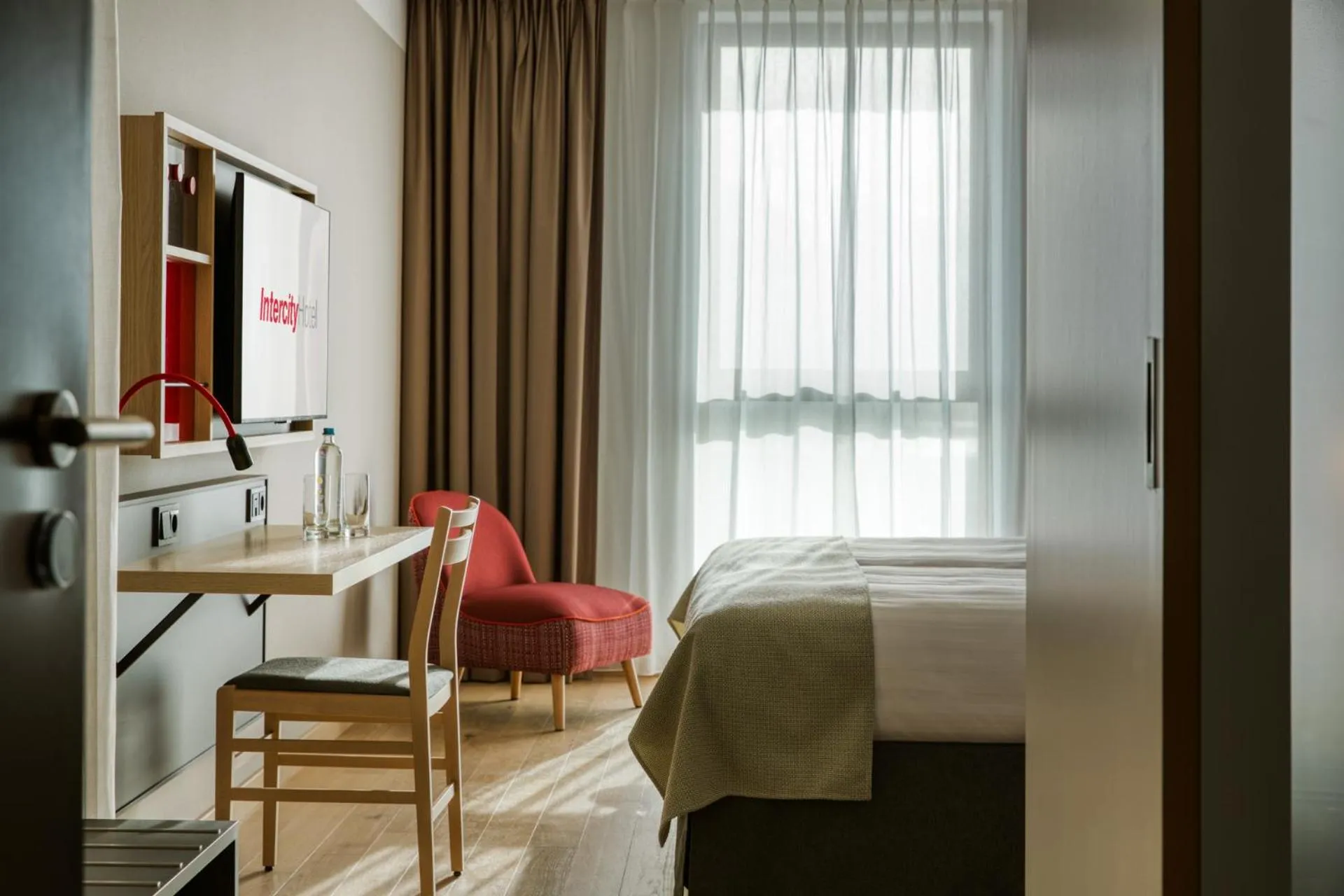 Bed in IntercityHotel Geneva