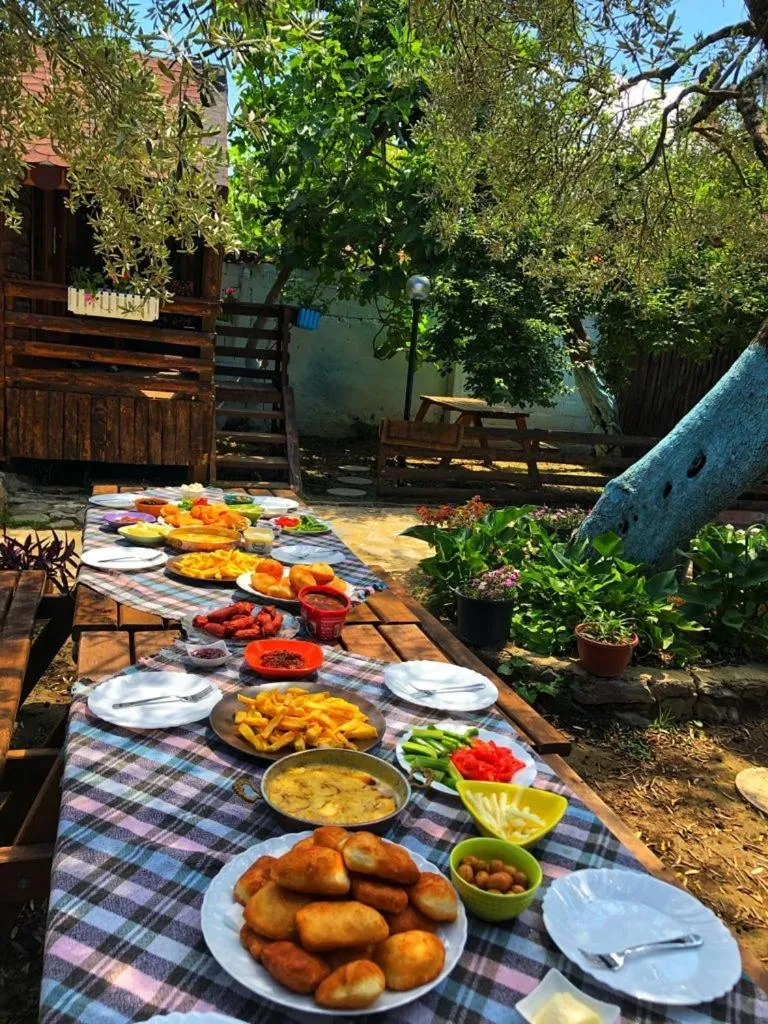 Dining area in Zeytindağı bungalow
