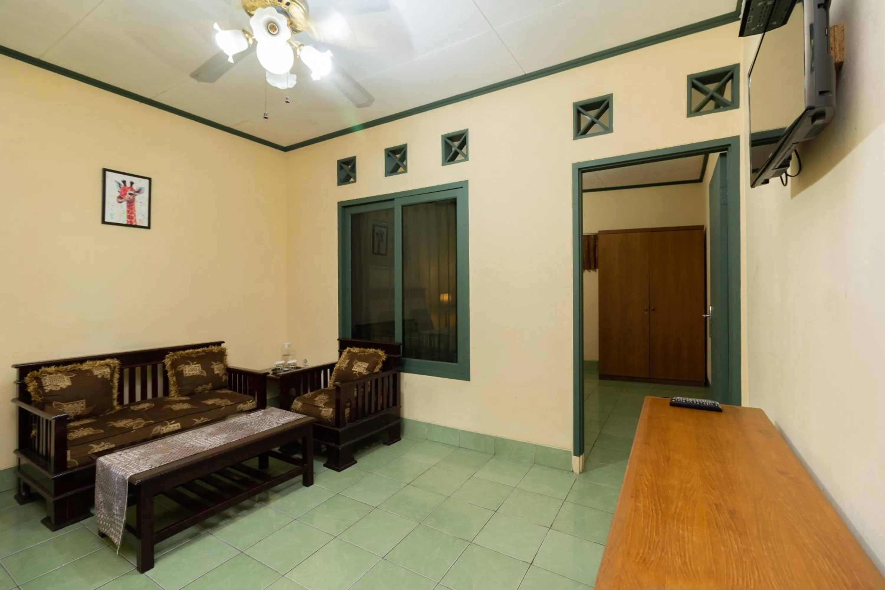 Living room in Urbanview Hotel Griya Astoeti 2 Cisarua Puncak