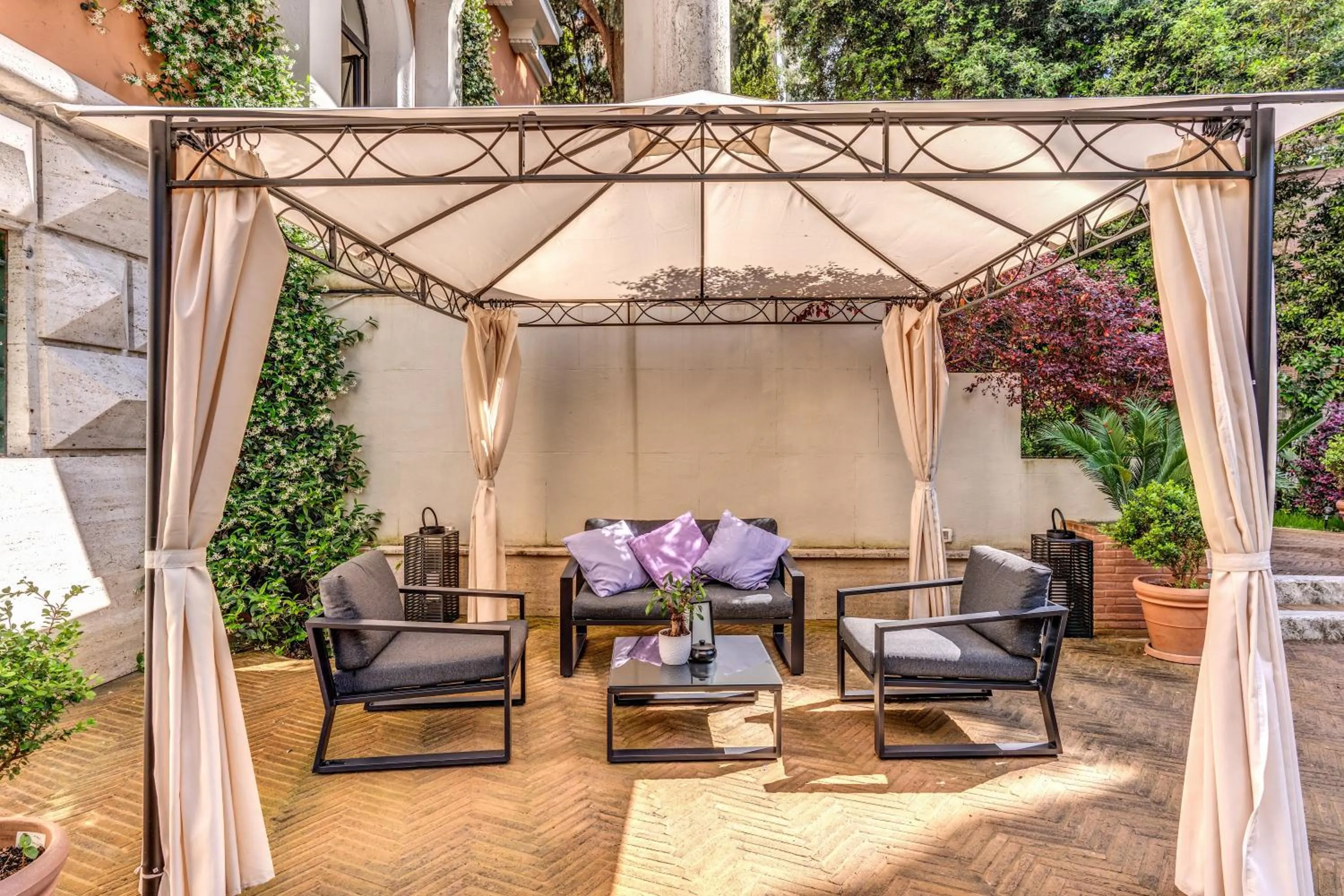 Garden in Mangili Garden Hotel