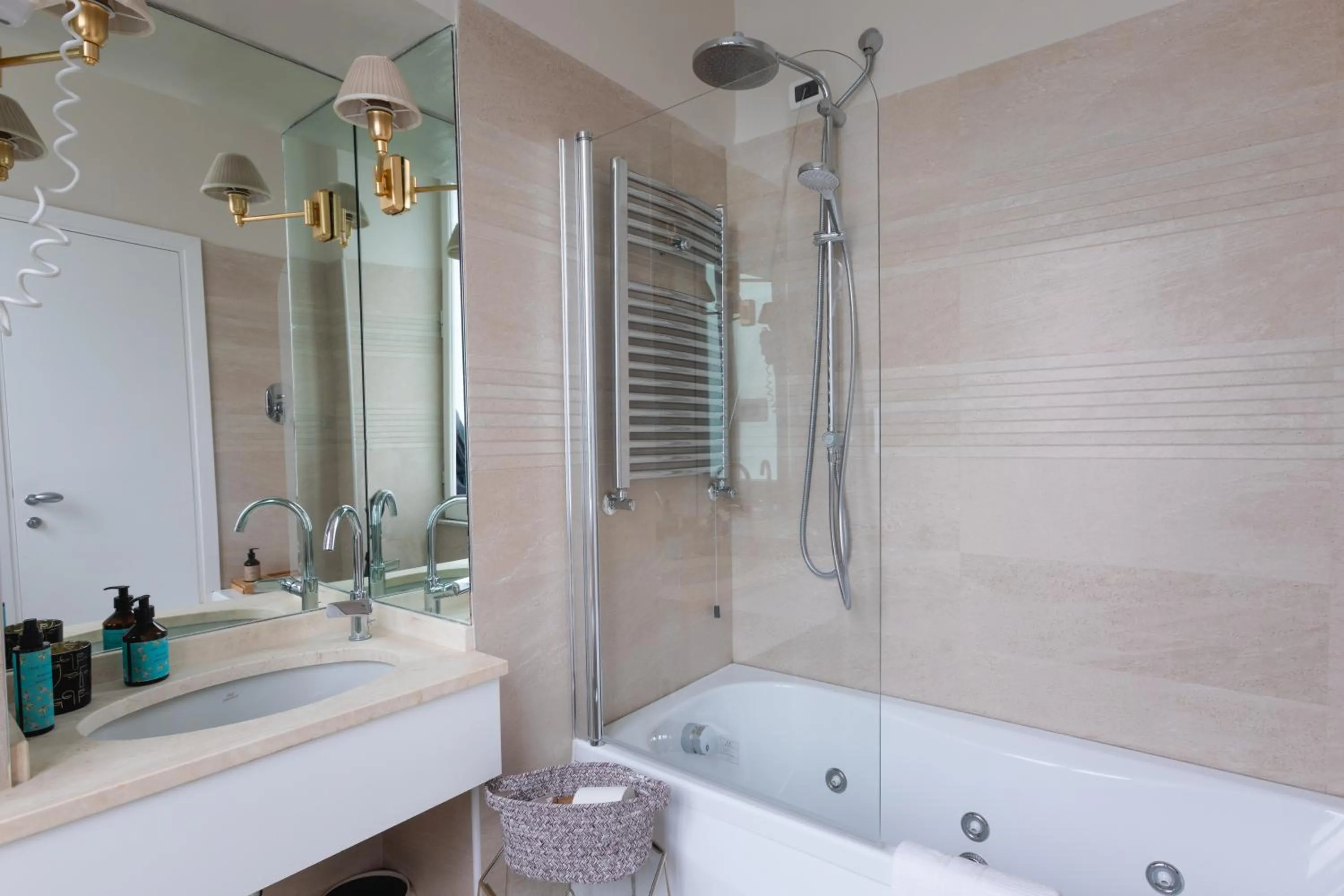 Hot Tub in Mangili Garden Hotel