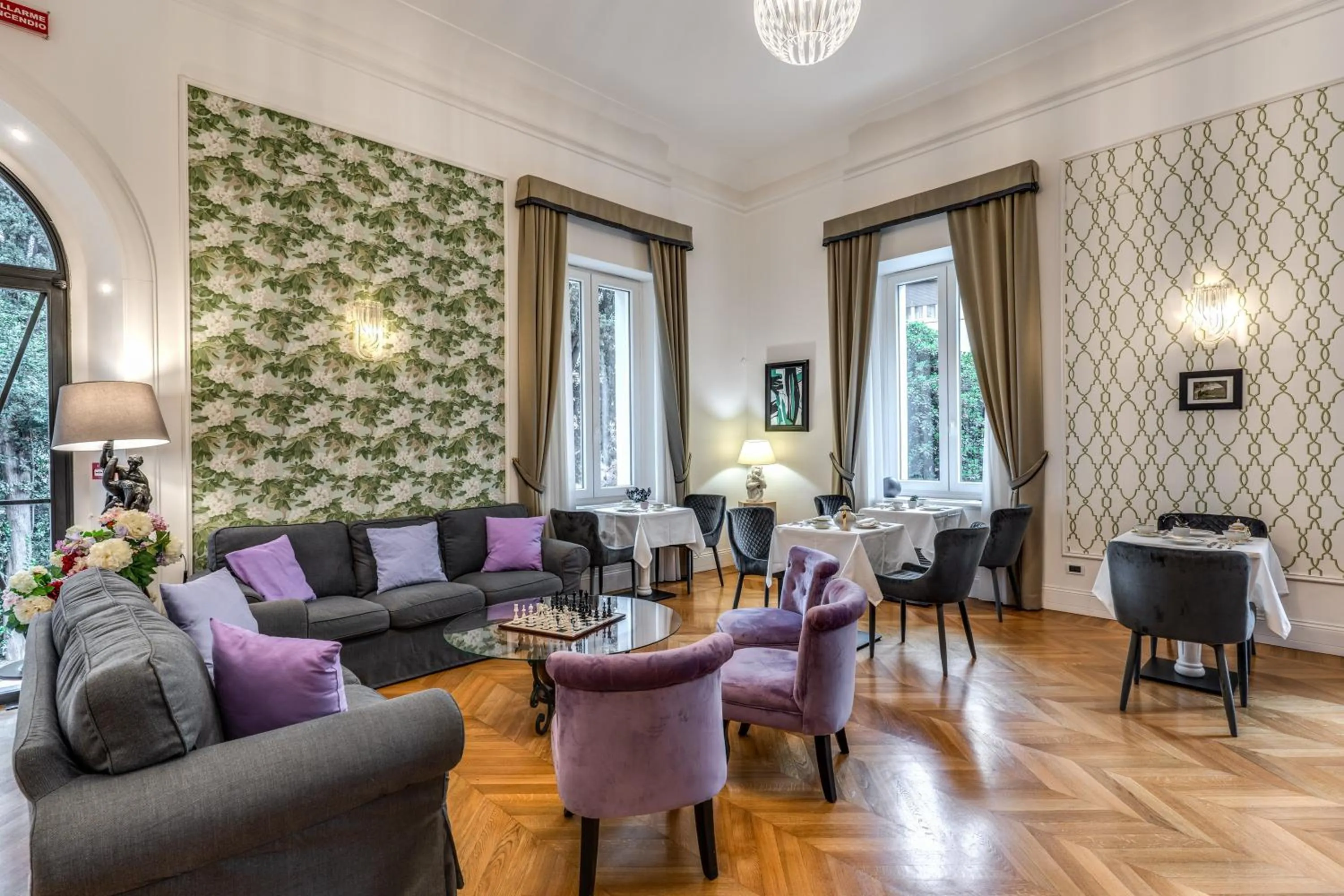 Seating area in Mangili Garden Hotel