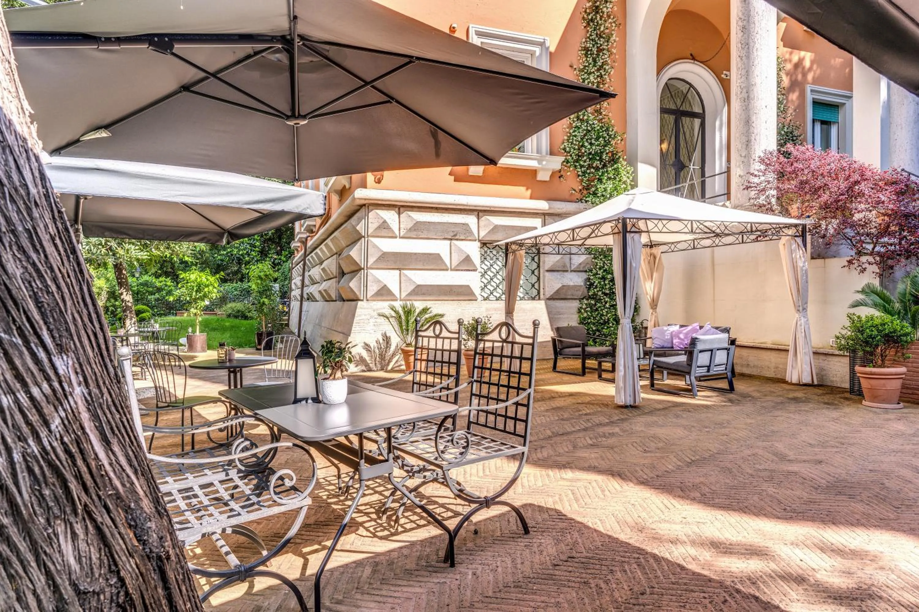 Property building in Mangili Garden Hotel