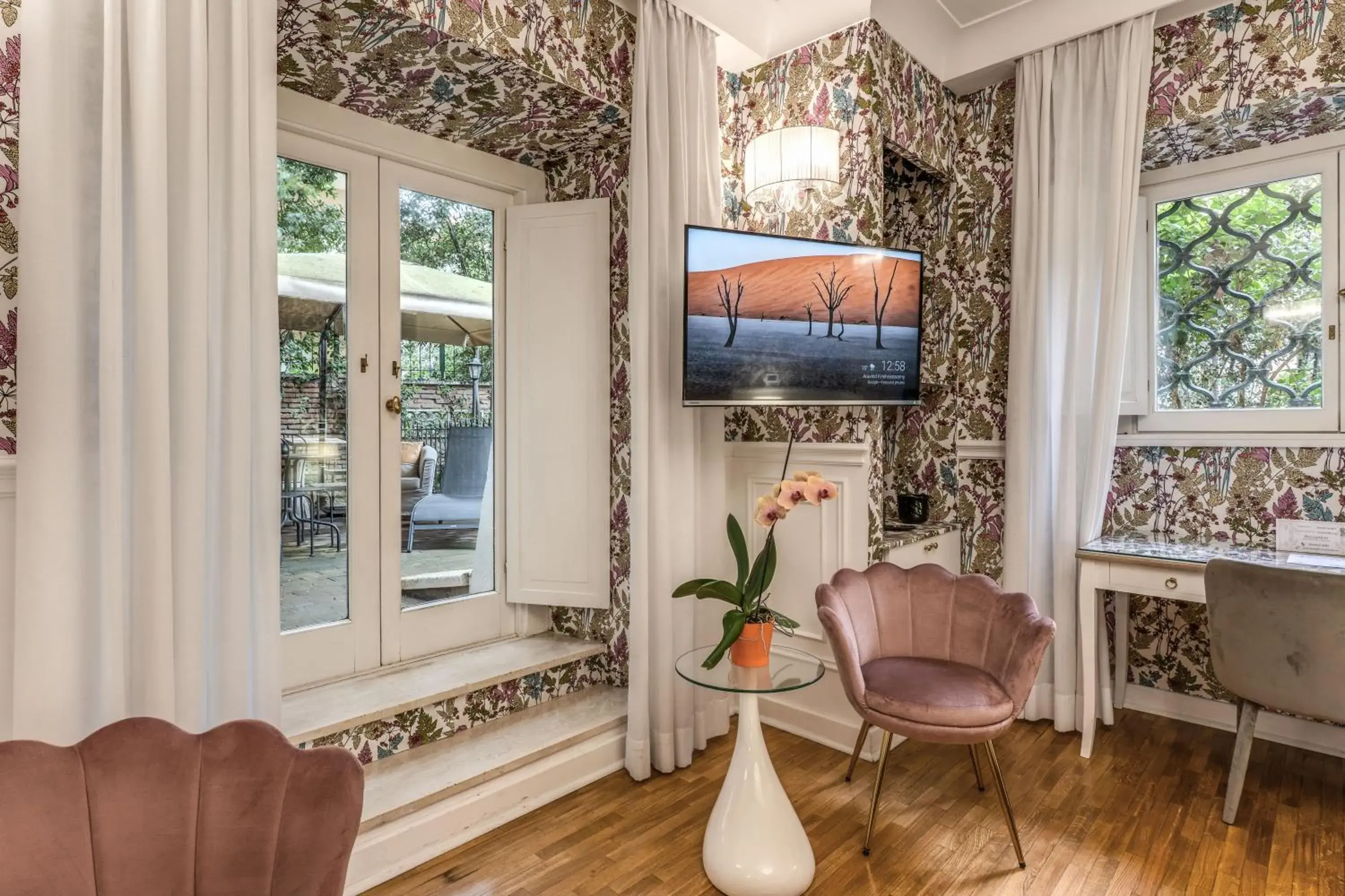 Superior King Room in Mangili Garden Hotel Superior King Room in Mangili Garden Hotel