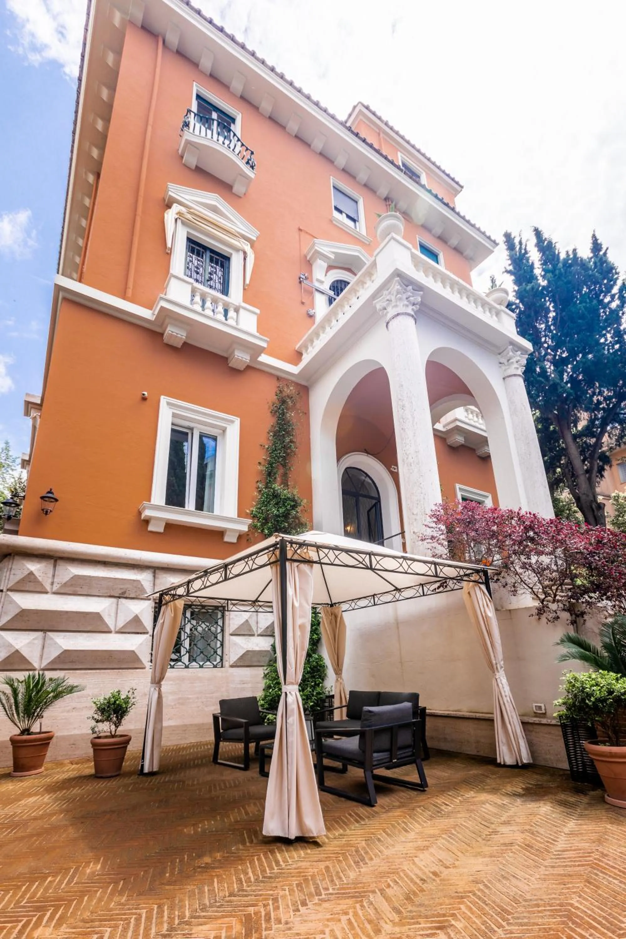 Property building in Mangili Garden Hotel