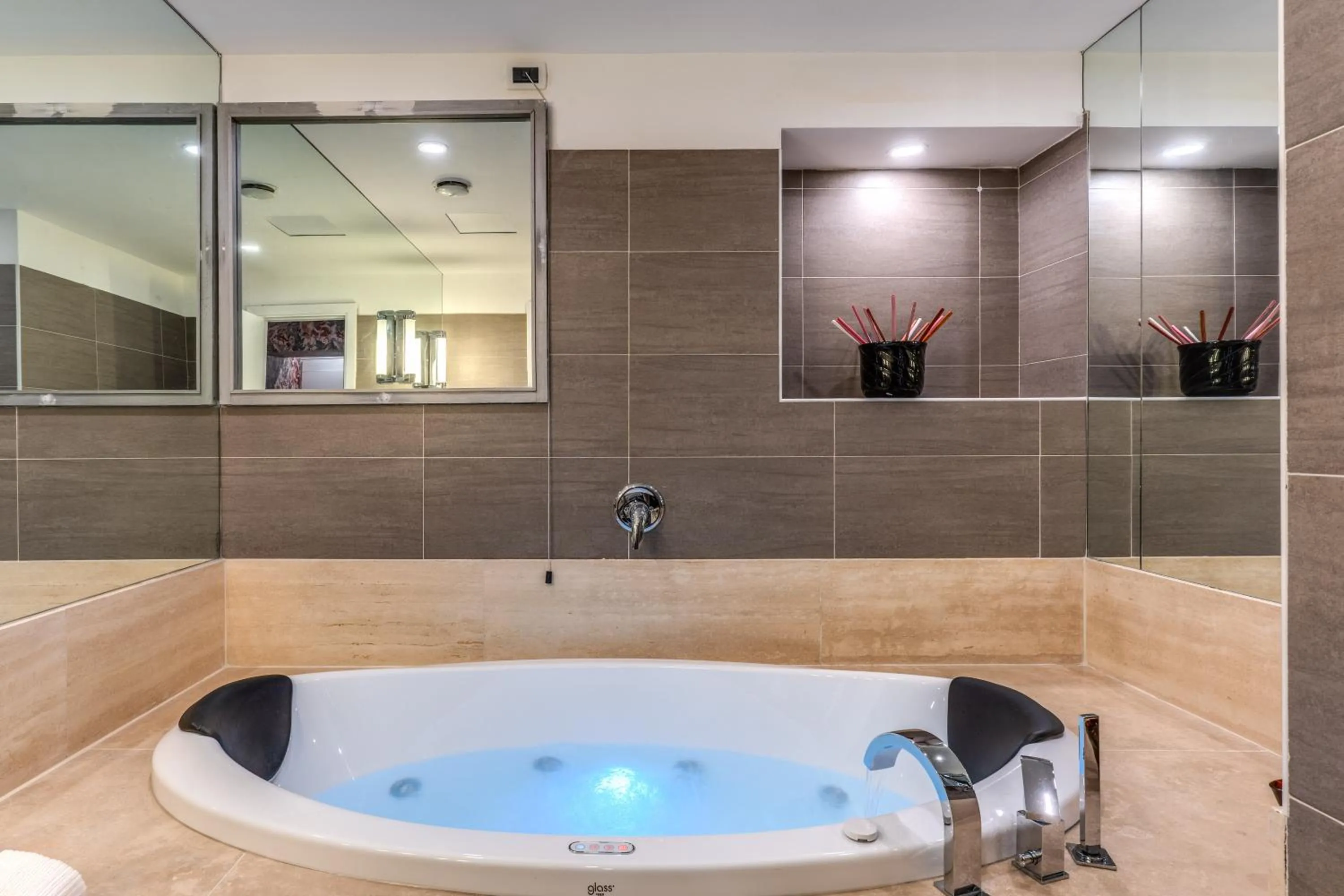 Hot Tub in Mangili Garden Hotel