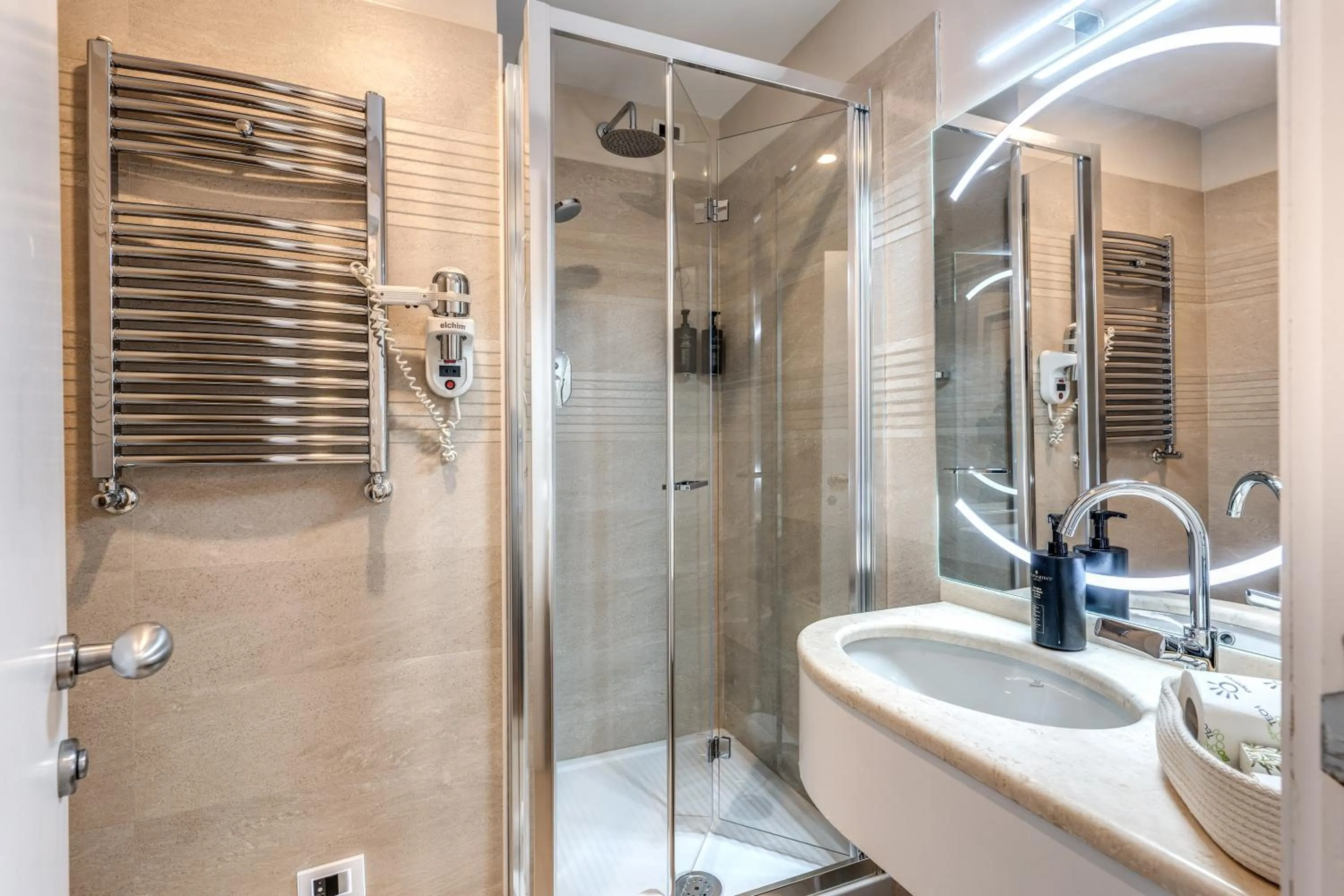 Shower in Mangili Garden Hotel