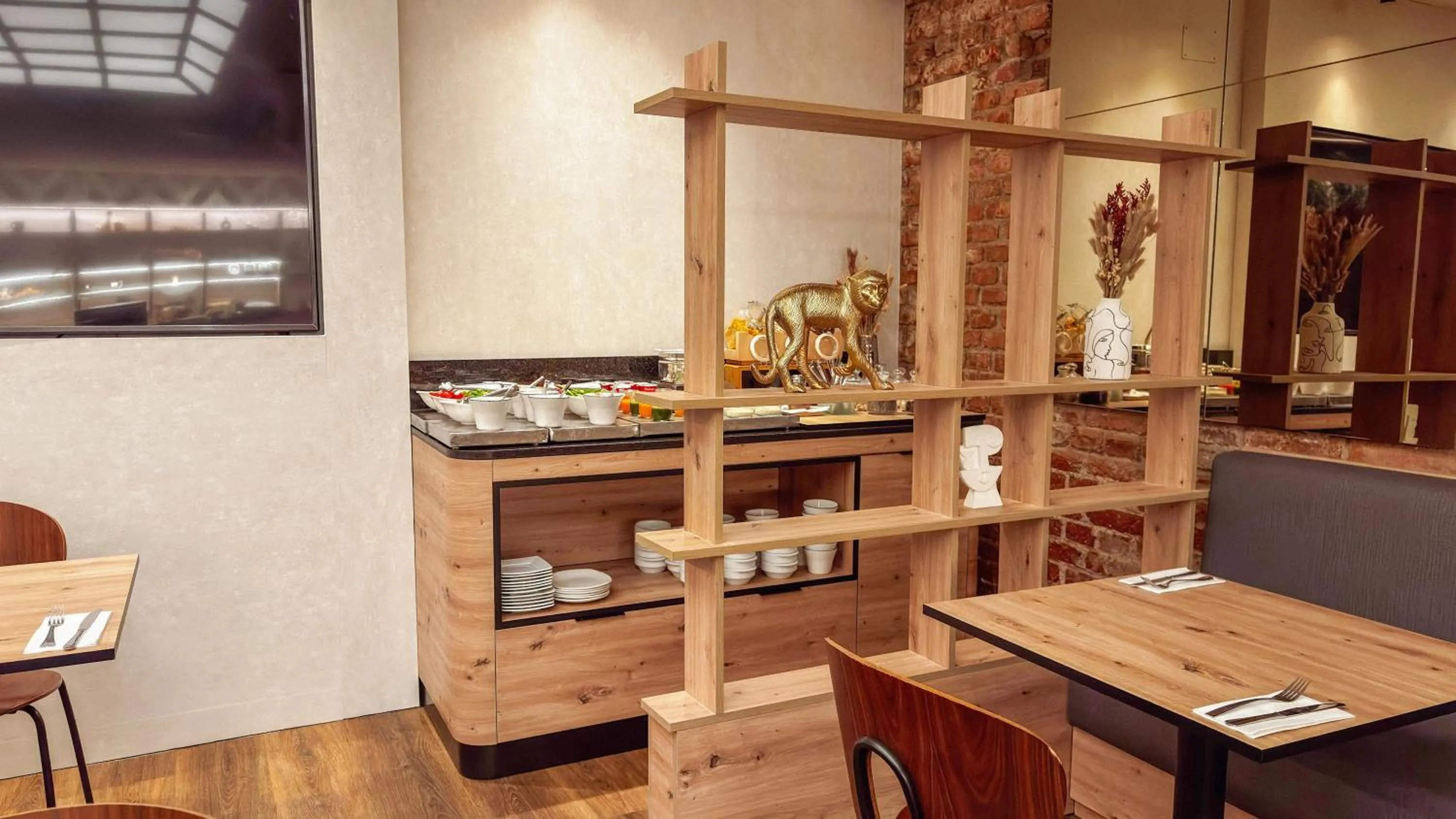 Breakfast in Petit Palace Chueca