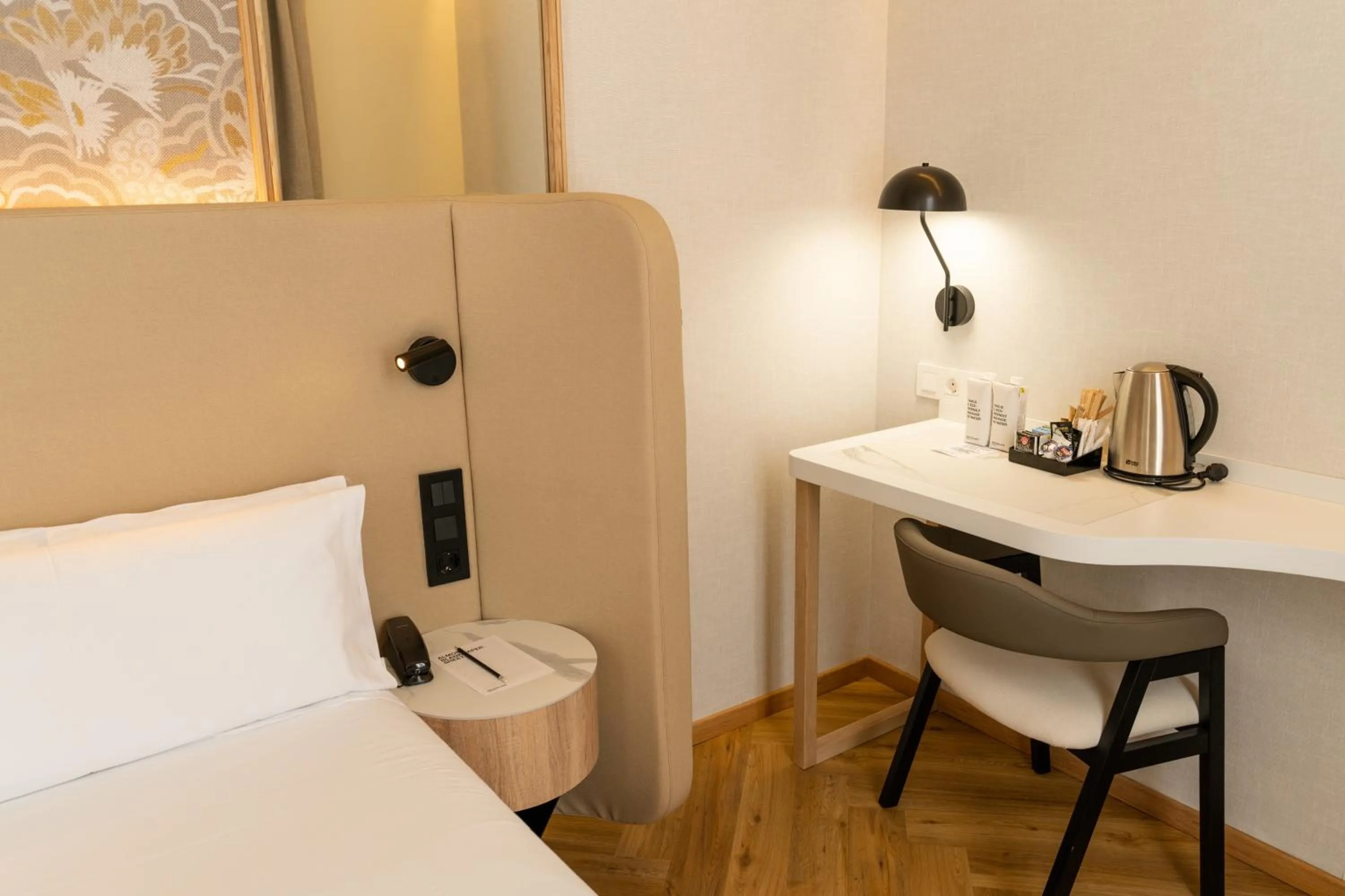 Decorative detail, Bed in Petit Palace Chueca