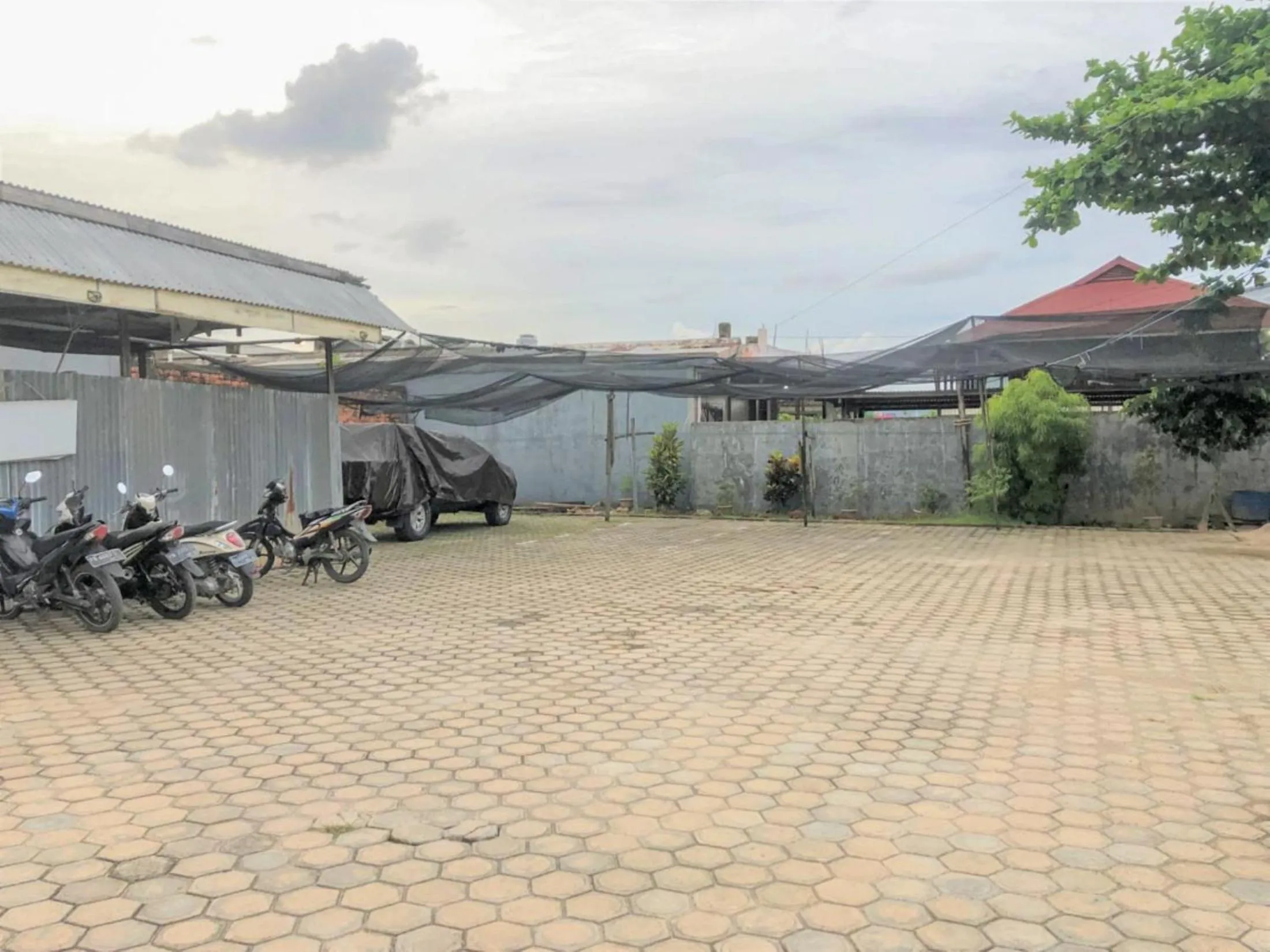 Parking in Hotel Lido 88 Sorong Mitra RedDoorz