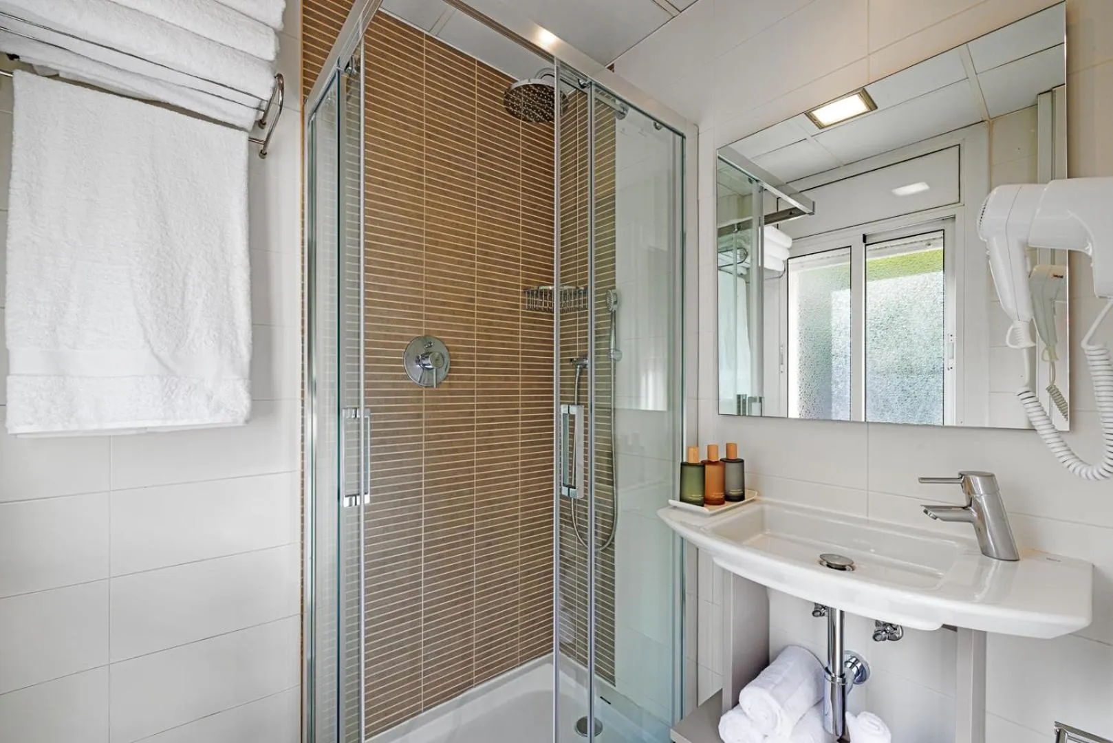 Bathroom in Bonanova Park